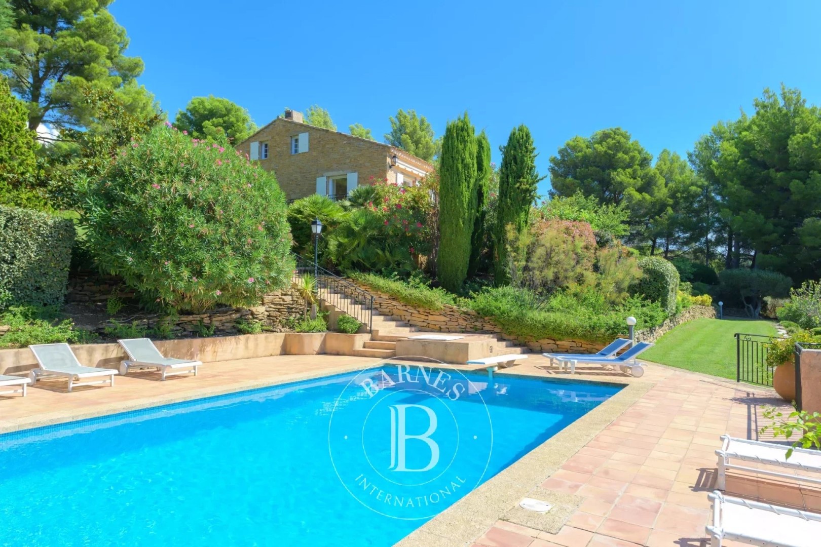 Luxe stadswoning te koop in Clos des Plages-Peymian