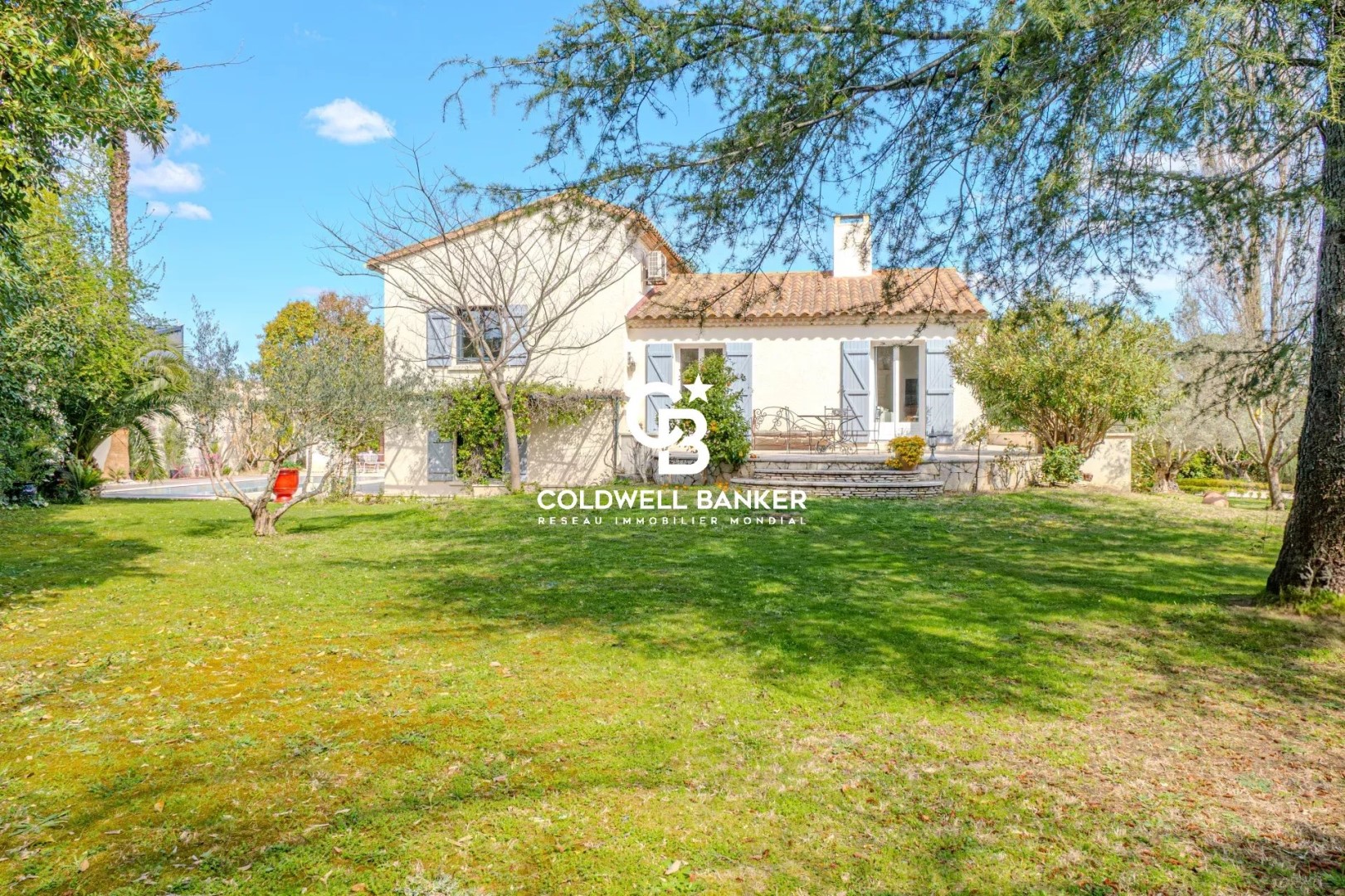 Maison de luxe à vendre dans le quartier Est