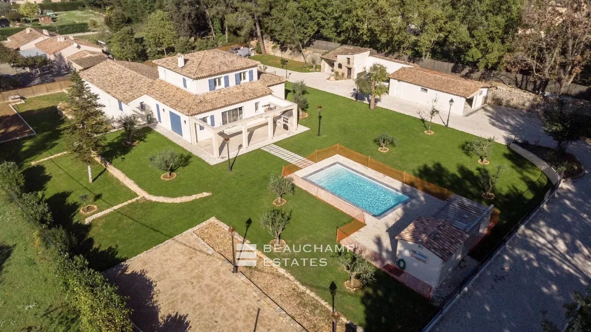 Luxury villa for sale in the district Les Aspres-Plan Sarrain