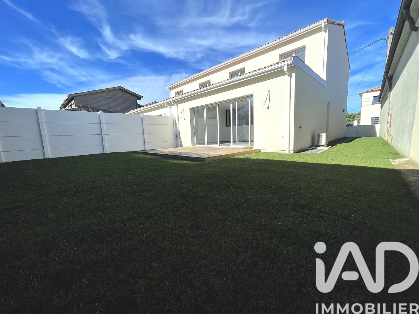 Luxury house for sale in the district La Raze