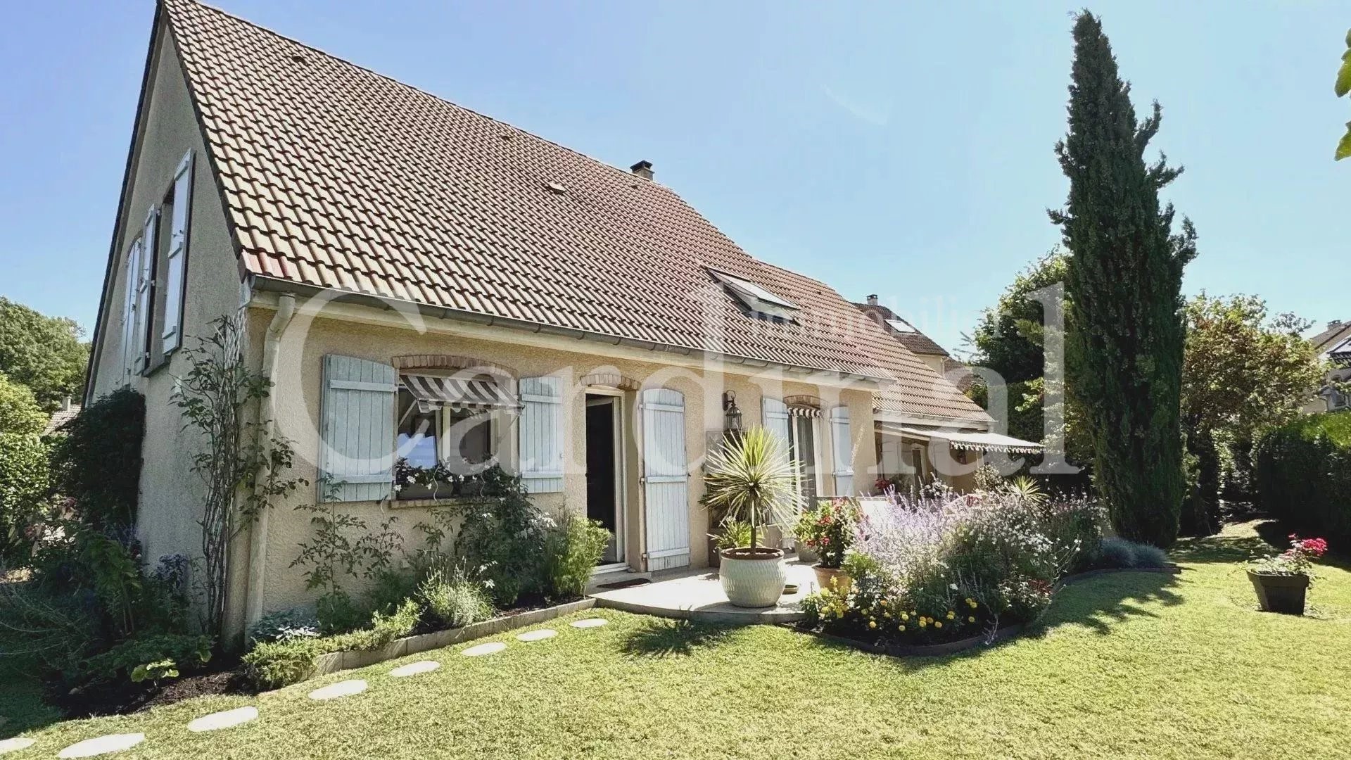 Luxury house for sale in the district Le Village