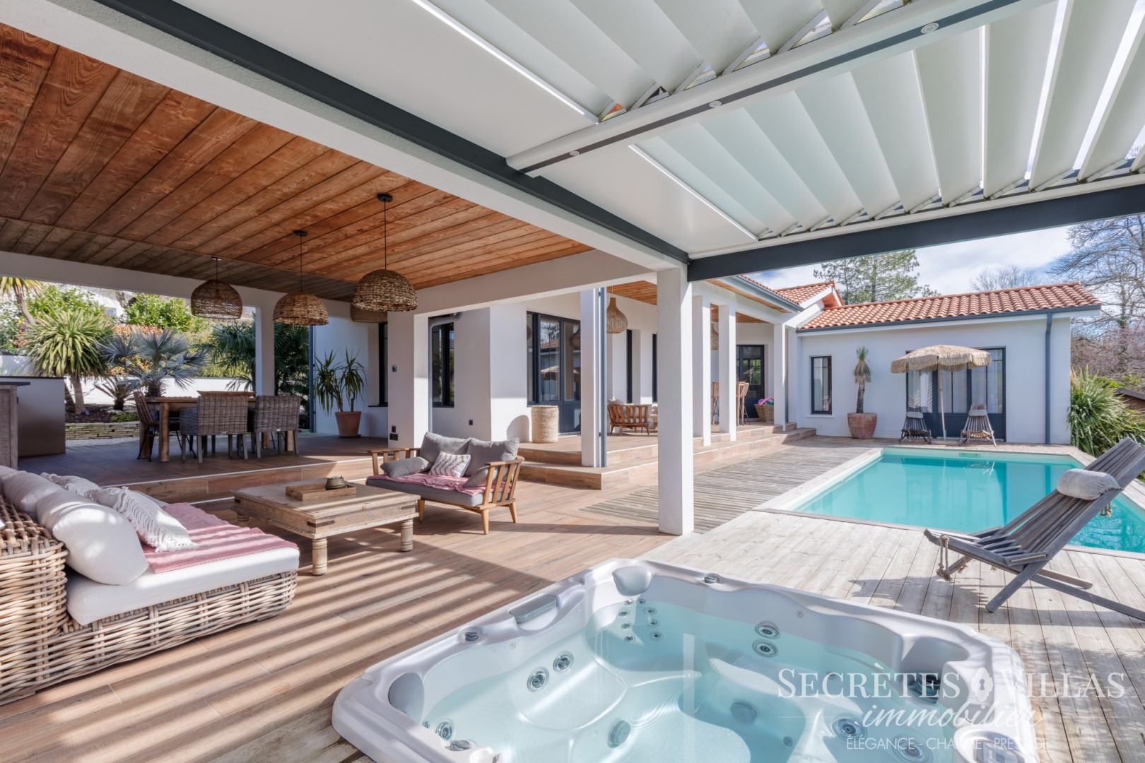 Luxury villa for sale in Camblanes-et-Meynac