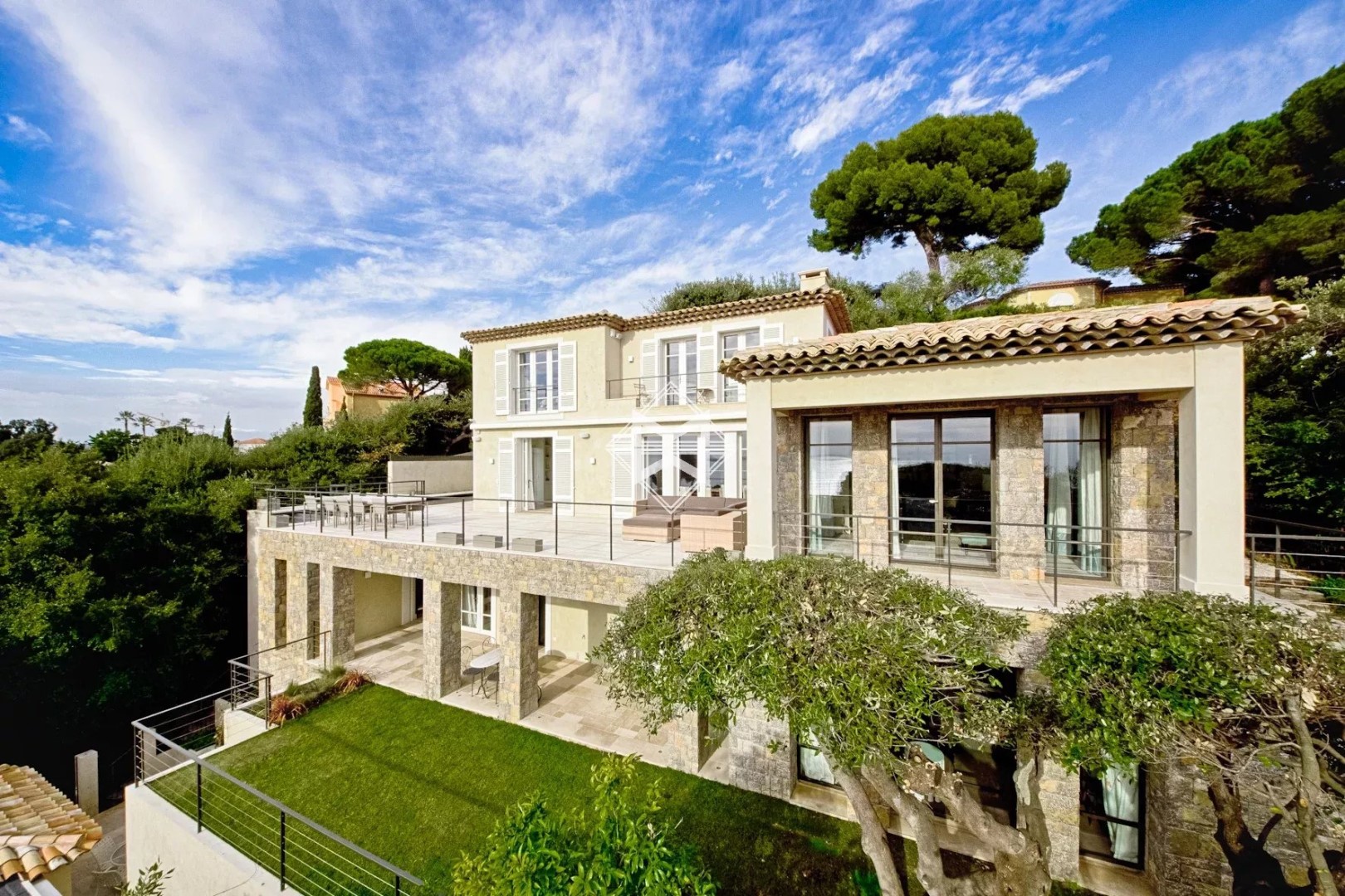 Villa de luxe en location saisonnière à Antibes