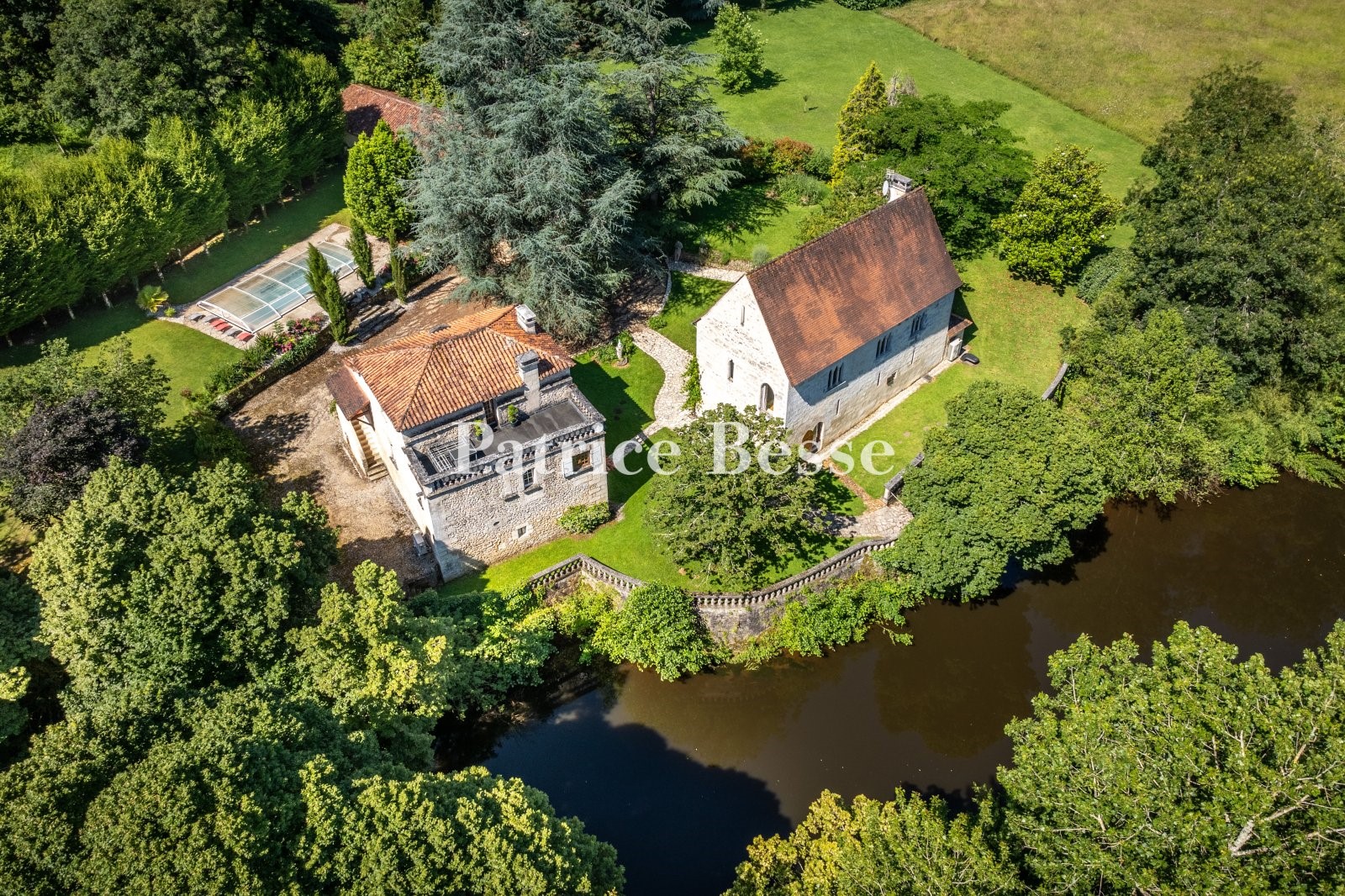 Old house for sale in Bourdeilles