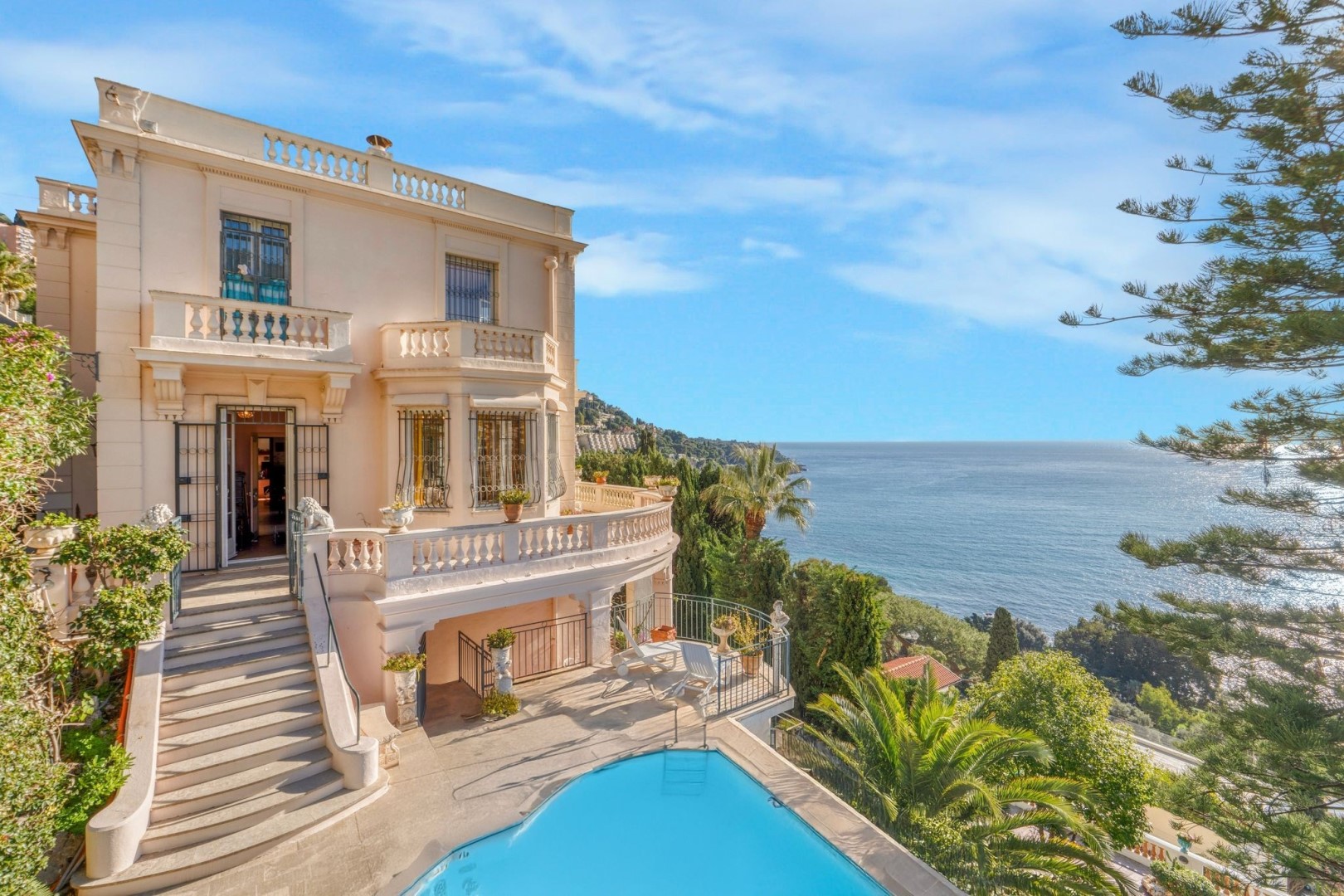 Luxury house for sale in the district Cabbe-Saint Roman
