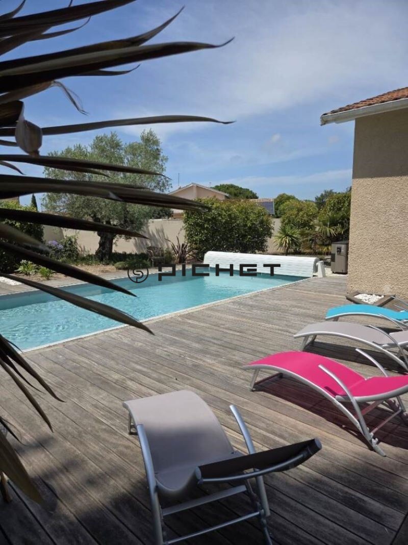 Maison de luxe à vendre dans le quartier Aiguillon-Port