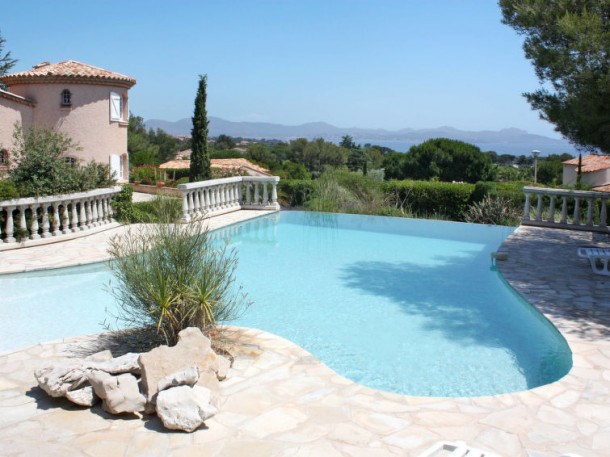 Maison De Vacances A Frejus En Provence Alpes Cote D Azur Pour 8 Pers 170m Seloger Vacances
