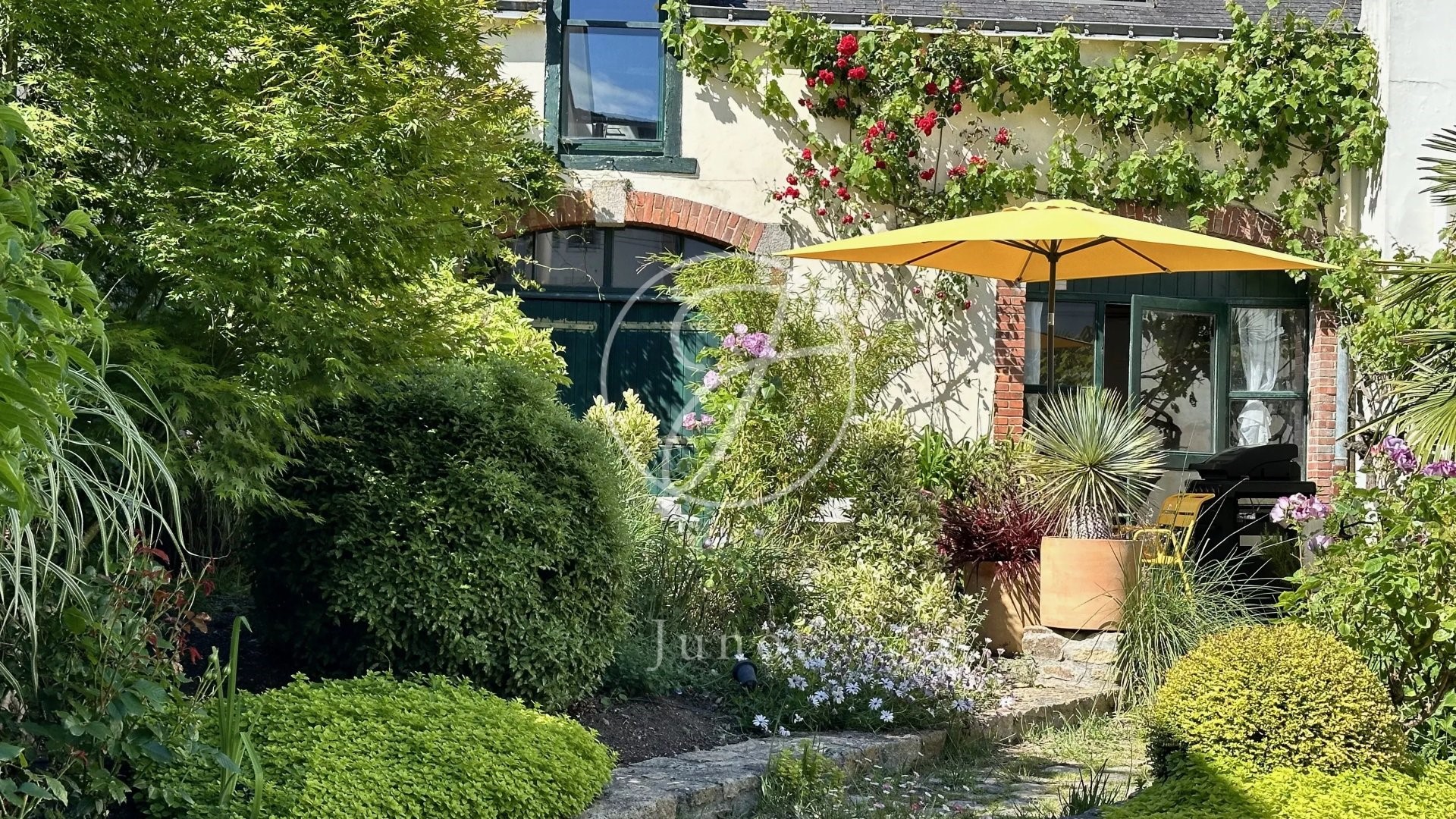 Private mansion for sale in the district Le Pargo-La Mare-Bois de Vincin