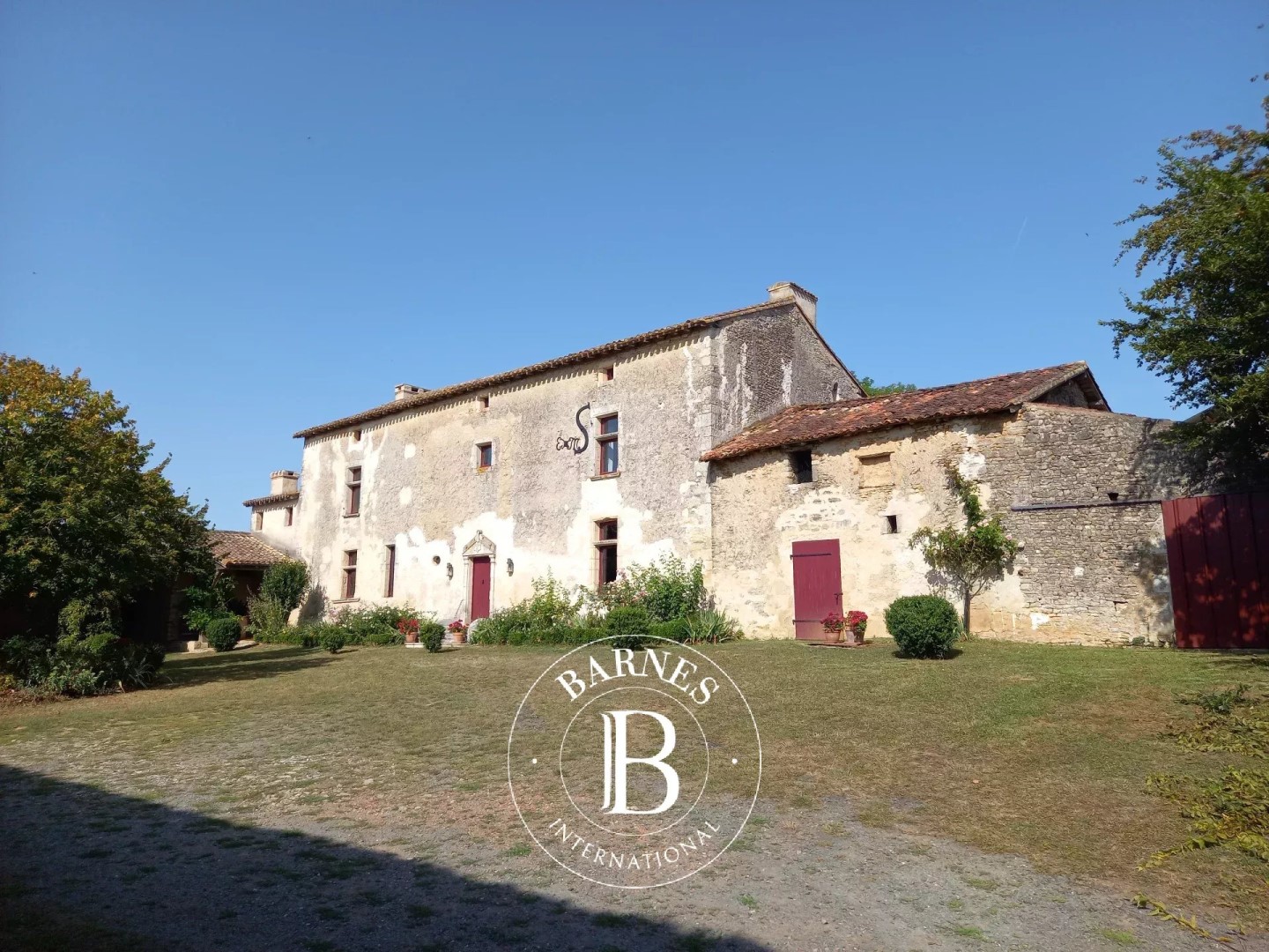 Luxury house for sale in Champdeniers-Saint-Denis