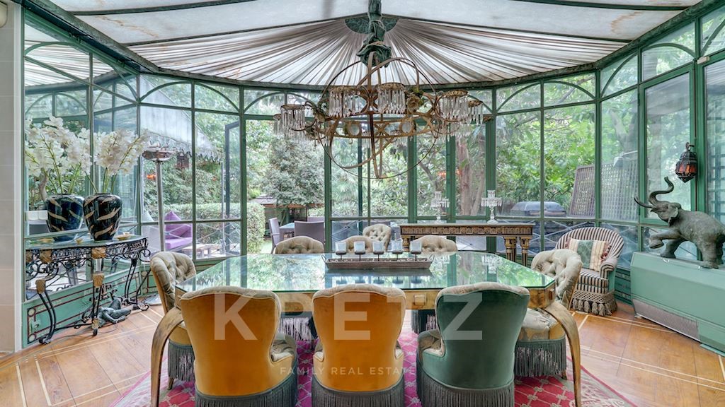 Private mansion for sale in the district Seine et Berges