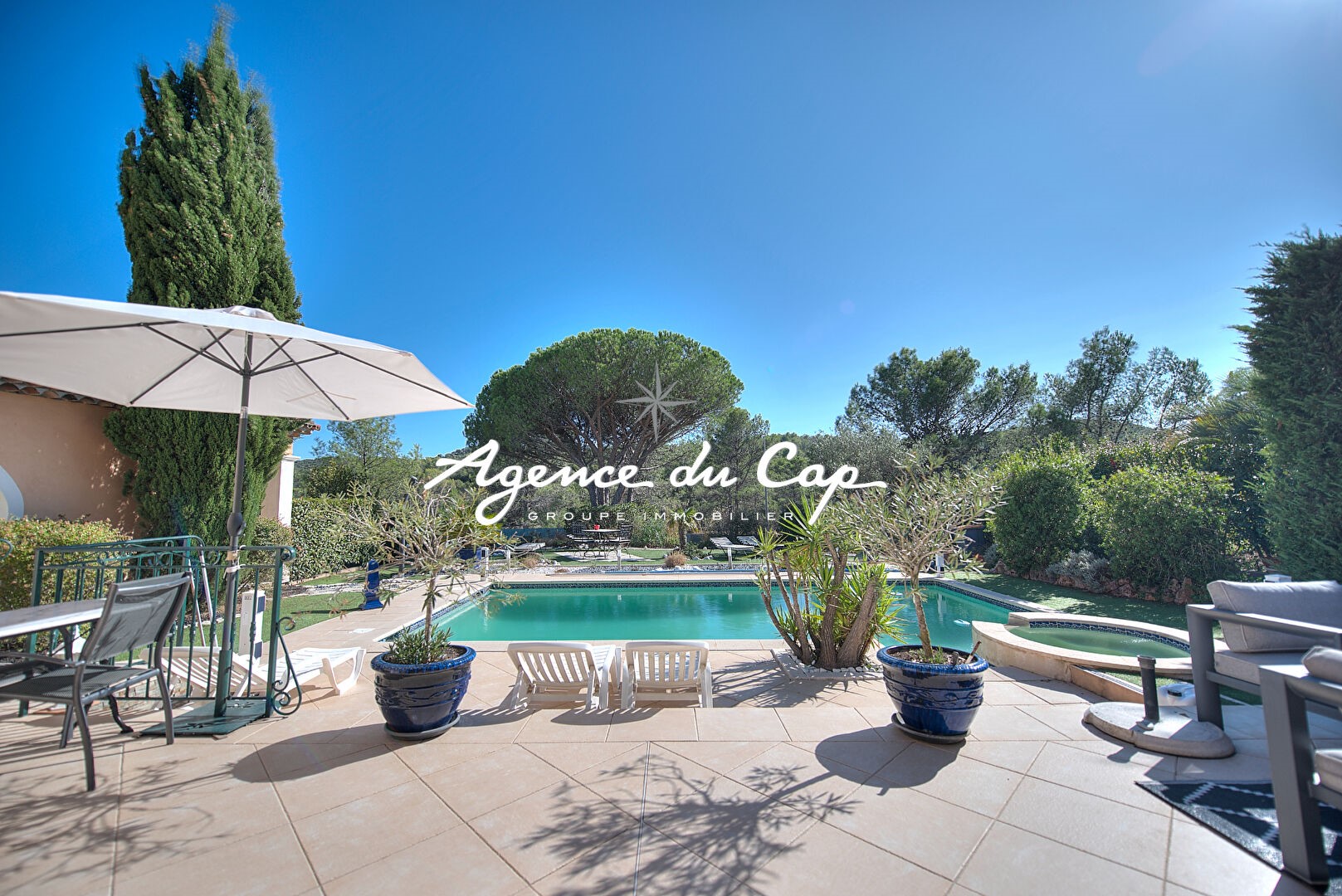 Villa de luxe à vendre dans le quartier Le Dramont-Agay-Anthéor-Le Trayas