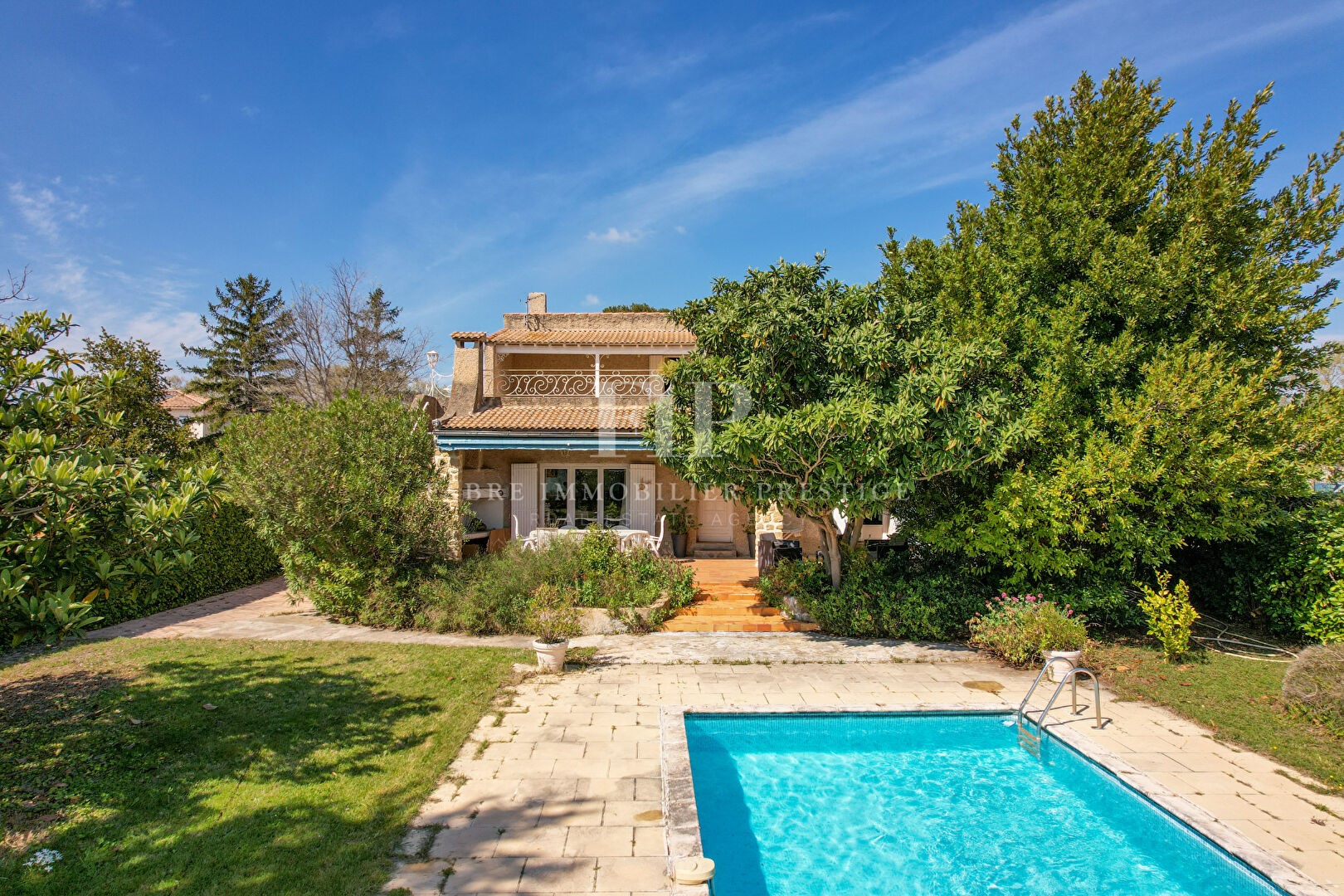 Luxury house for sale in the district Sud Est Ouest