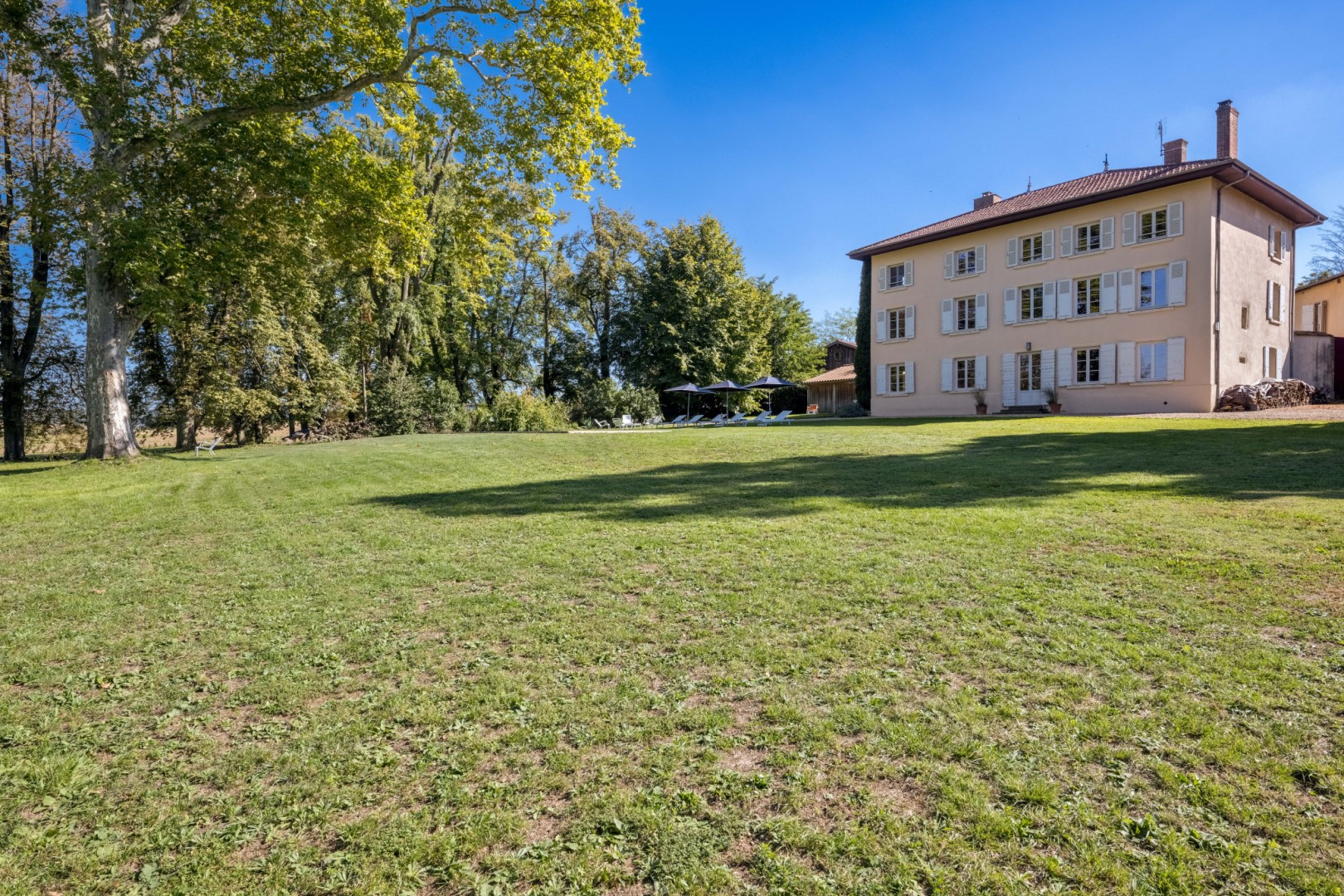 Luxe stadswoning te koop in Curis-au-Mont-d'Or