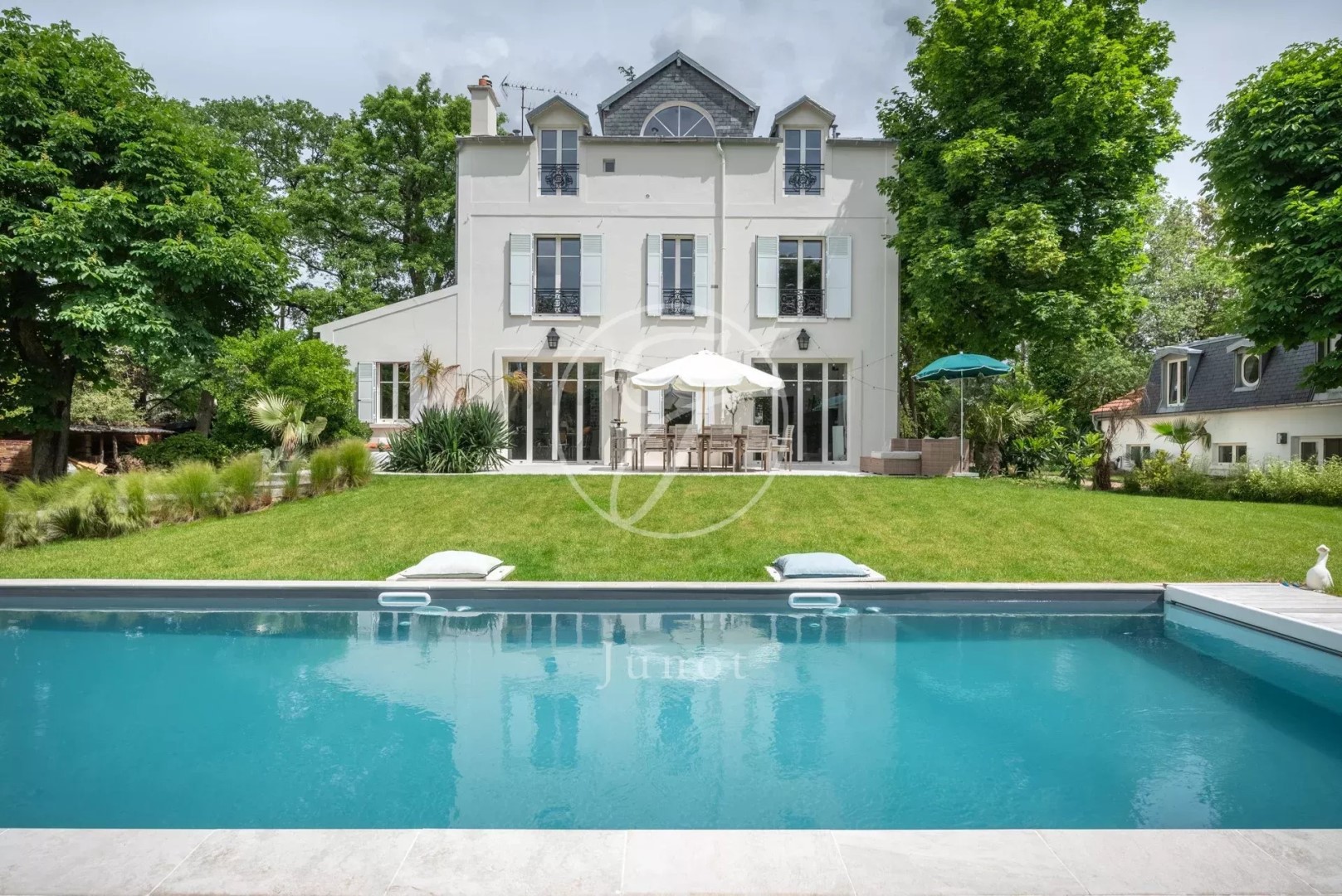 Luxury house to rent in Le Vésinet