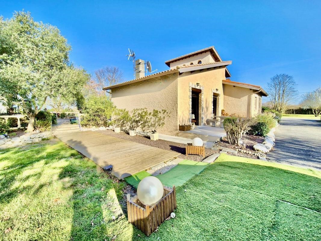 Luxury house for sale in the district Barri-Brioudes
