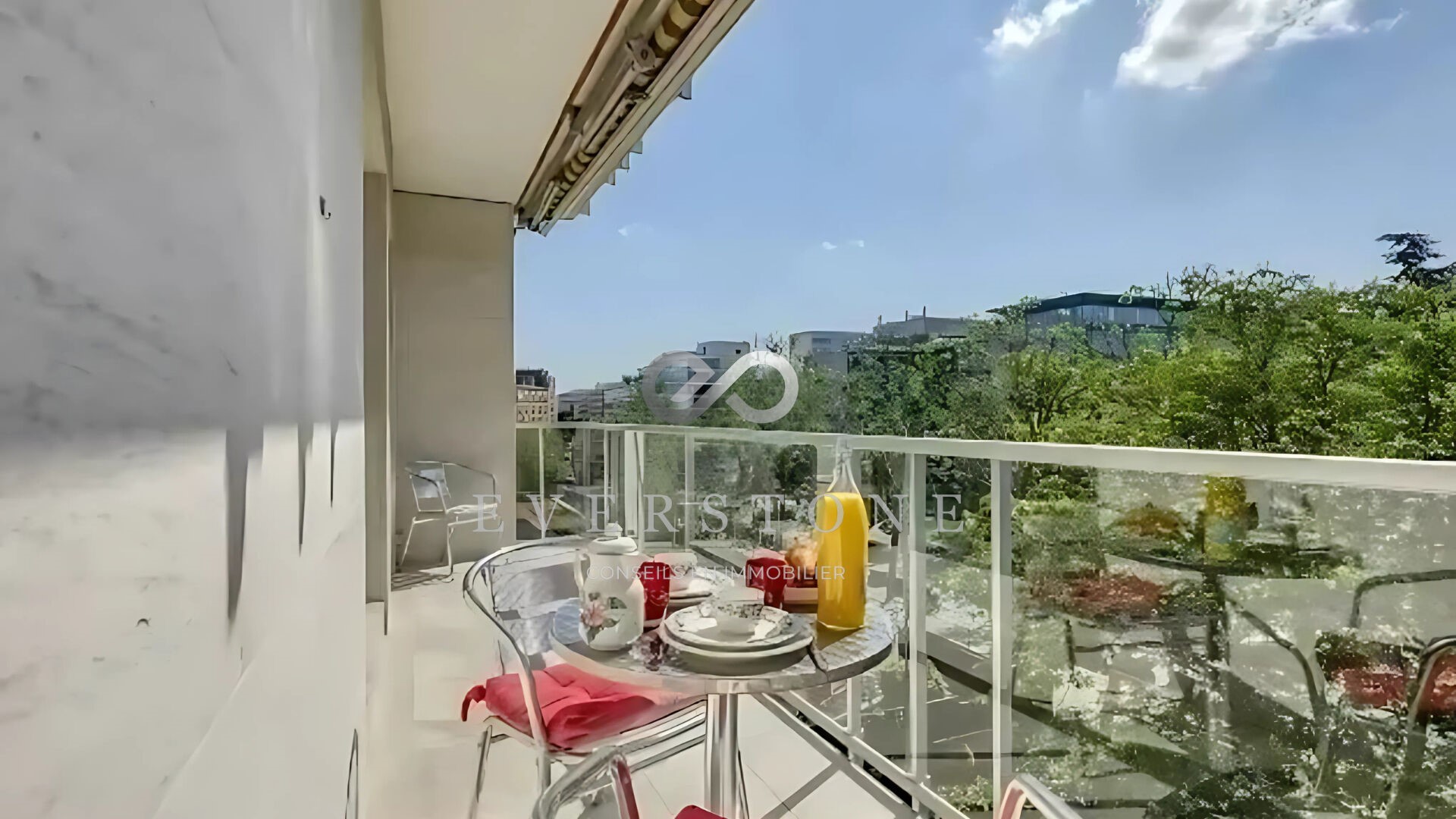 Luxury apartment for sale in the district Ile de la Jatte-Parc d'Orléans