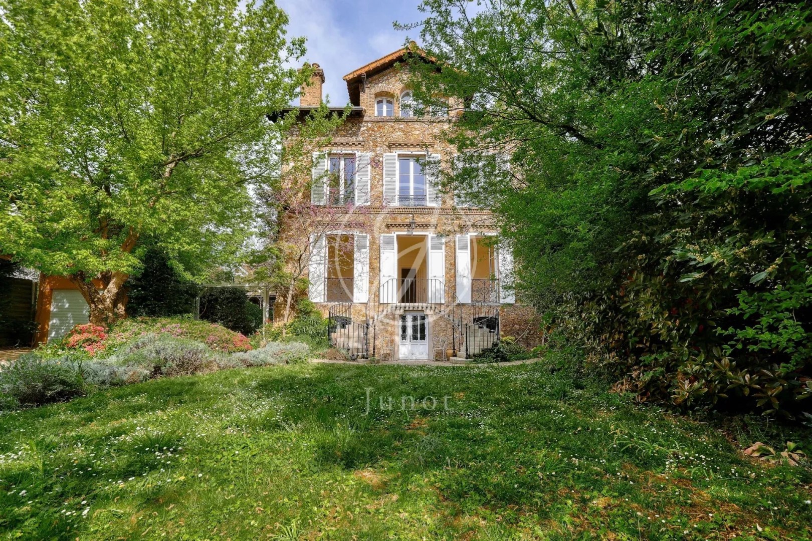 Luxury house for sale in the district Brancas-Fontenelles-Beauregard