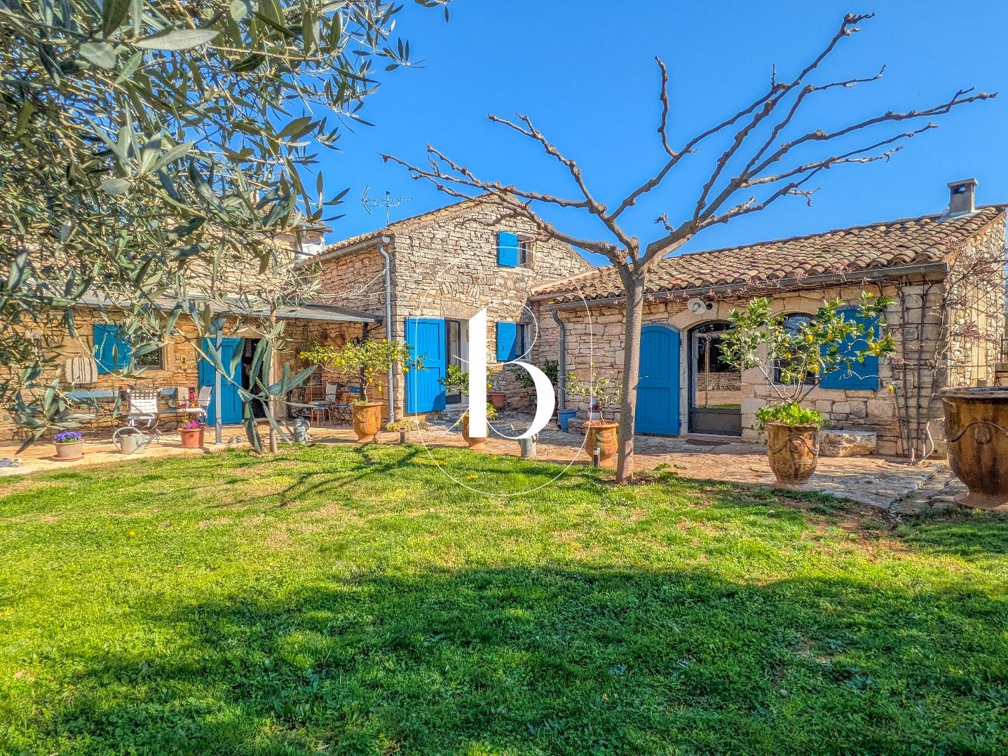 Farmhouse for sale in Orgnac-l'Aven