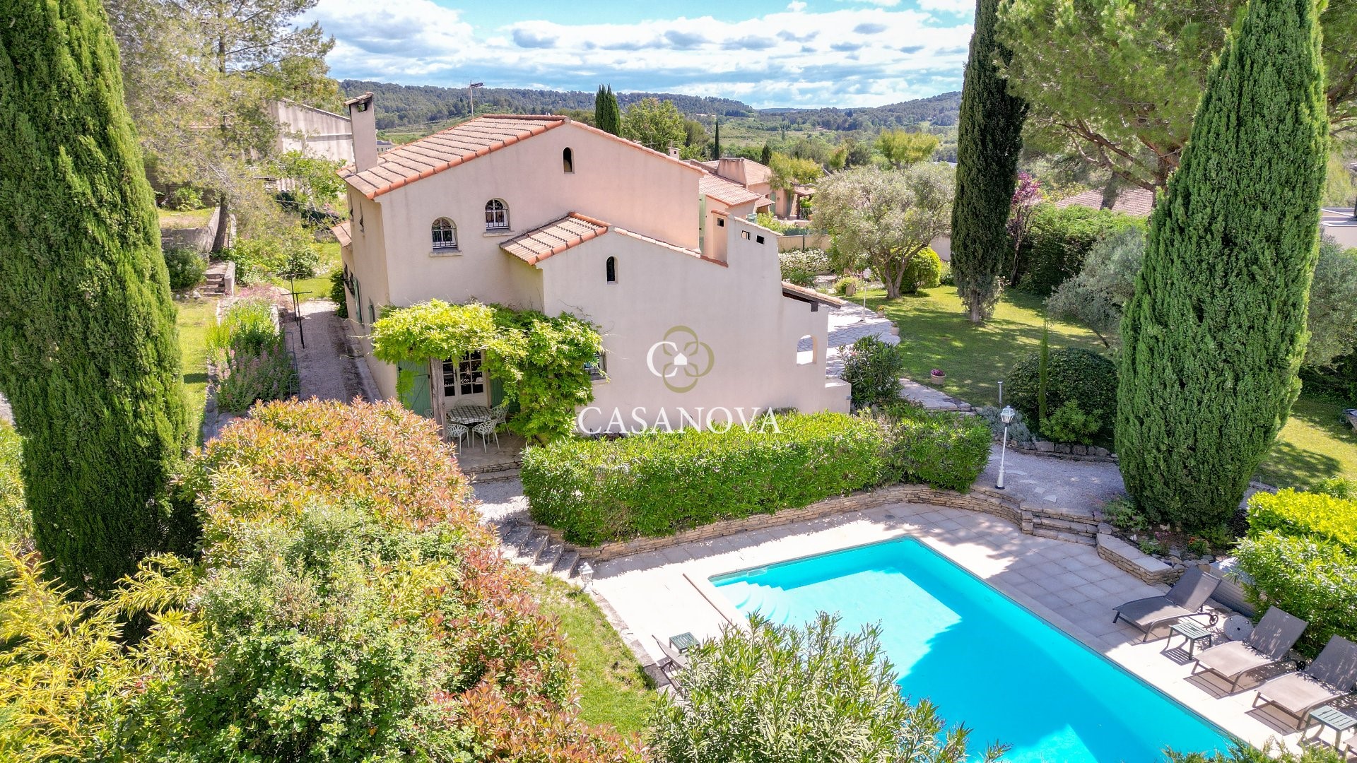 Luxury house for sale in the district Village
