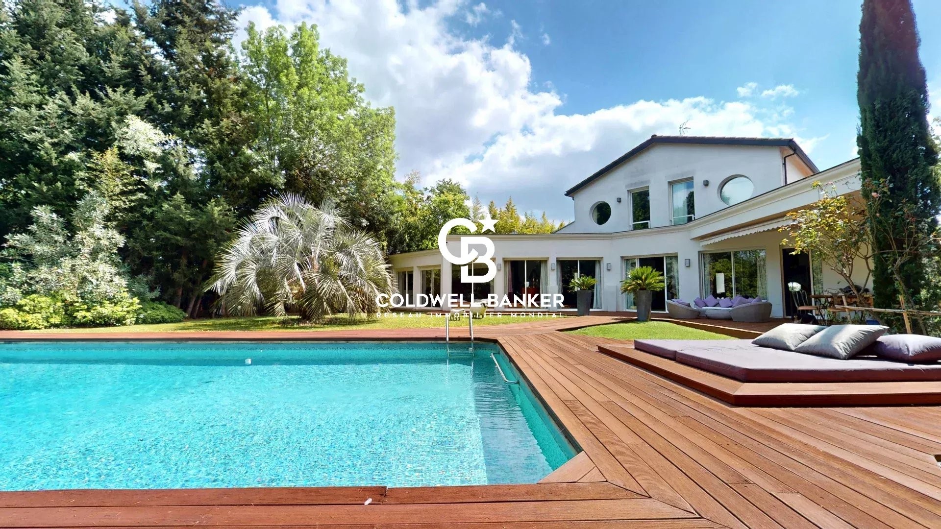Villa de luxe à vendre dans le quartier Amidonniers-Caffarelli