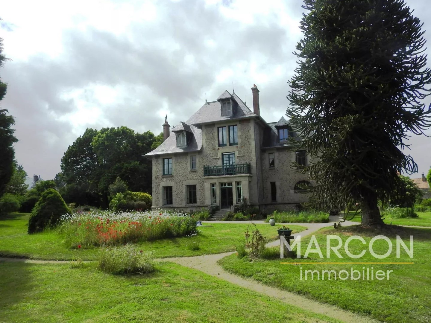 Luxury house for sale in Aubusson