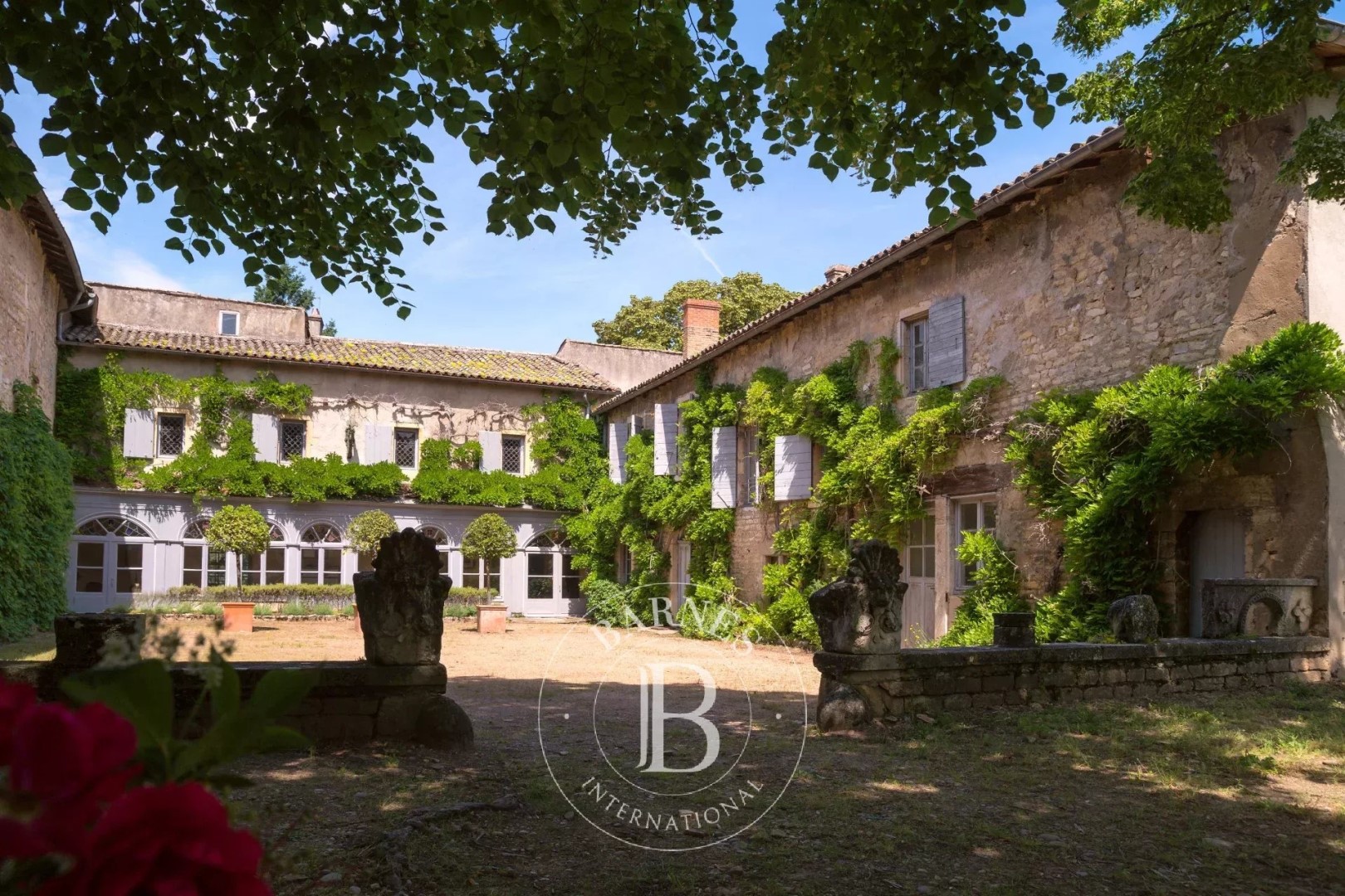 Luxury house for sale in Saint-Bernard