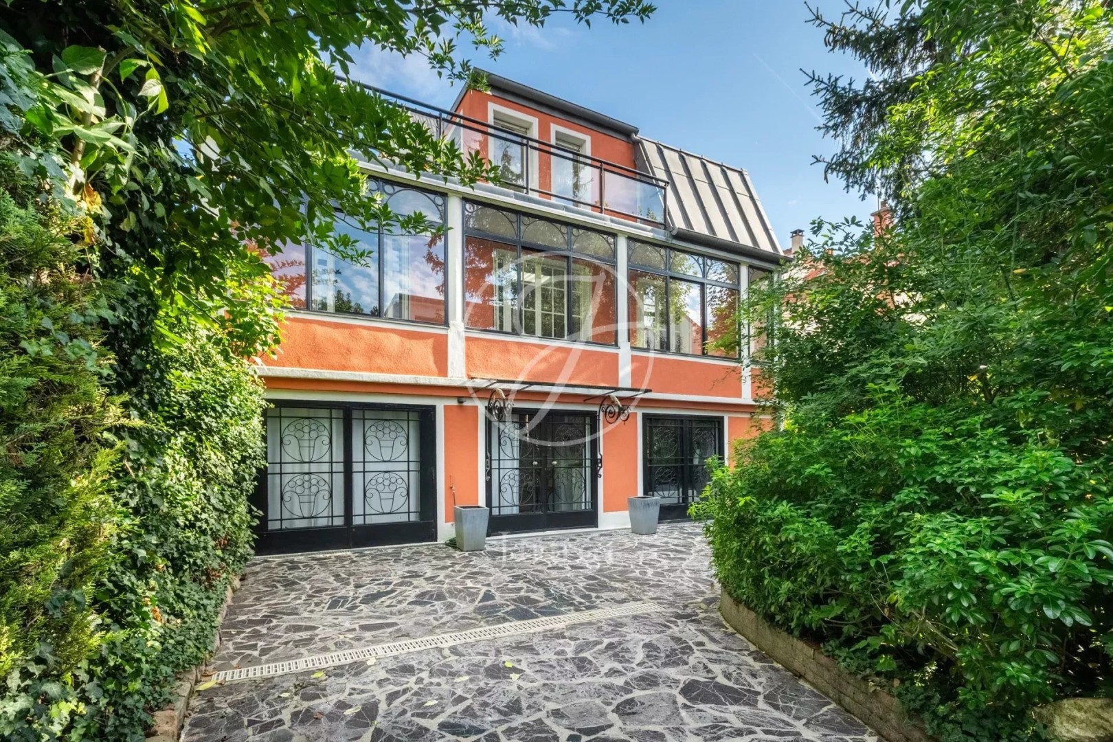 Luxury house for sale in the district Petit Garches