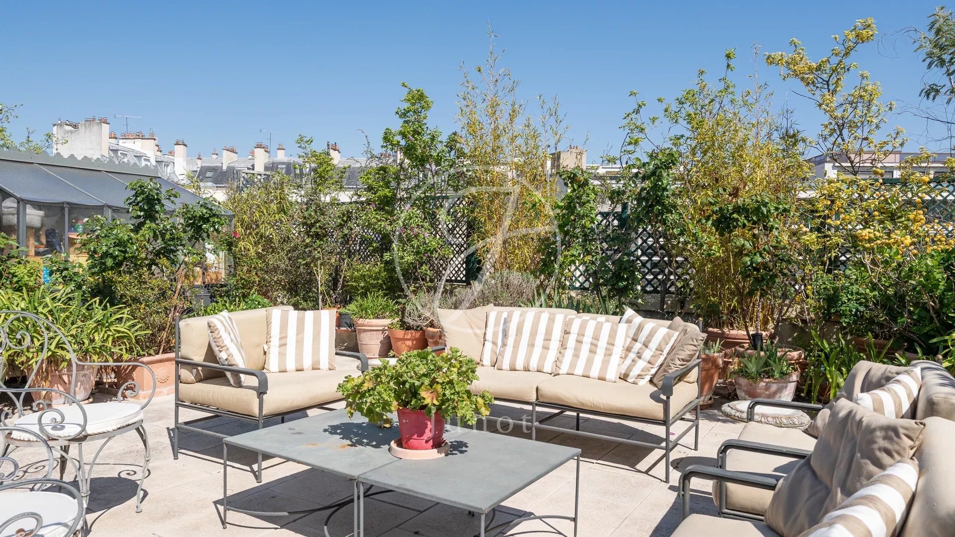 Private mansion for sale in the district Muette Sud