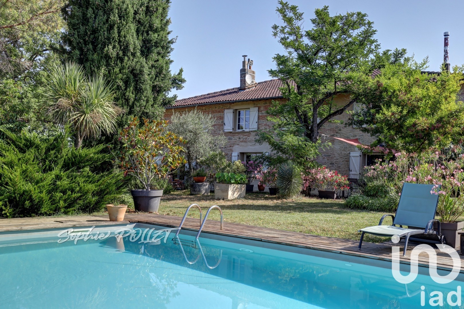 Traditional stone house for sale in Saint-Agnan