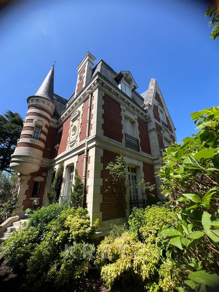 Maison de luxe à vendre dans le quartier Inter Marche