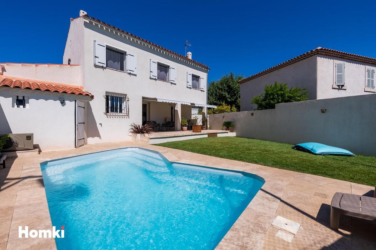 Luxury villa for sale in the district Les Trois Lucs