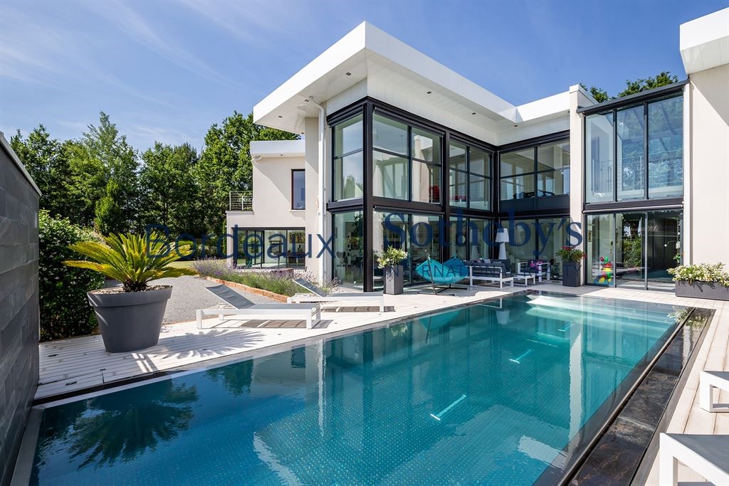 Luxury house for sale in Pessac
