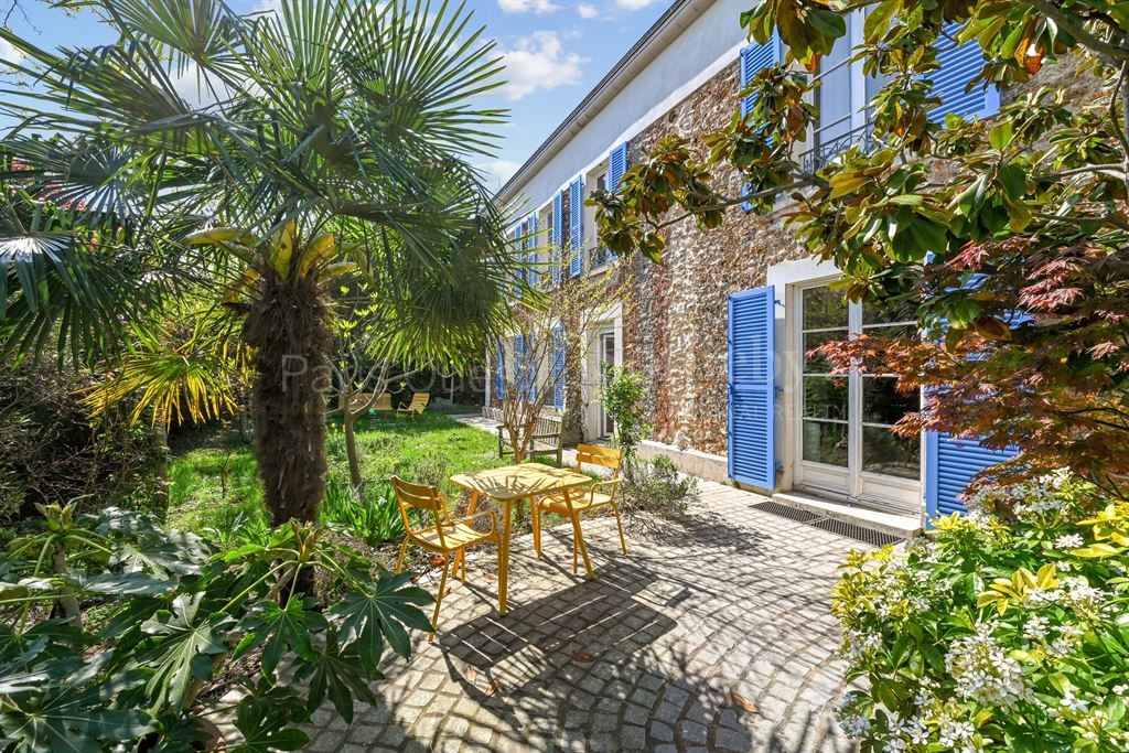 Maison de luxe à vendre dans le quartier Galvents-Corby
