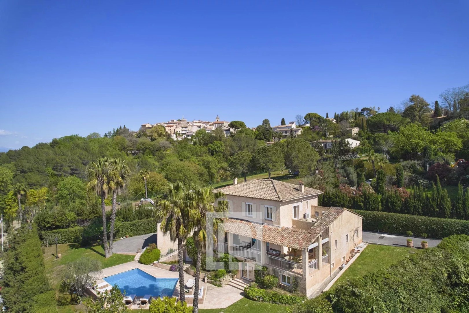 luxe huis te koop in Village-Le Val-Cabrieres