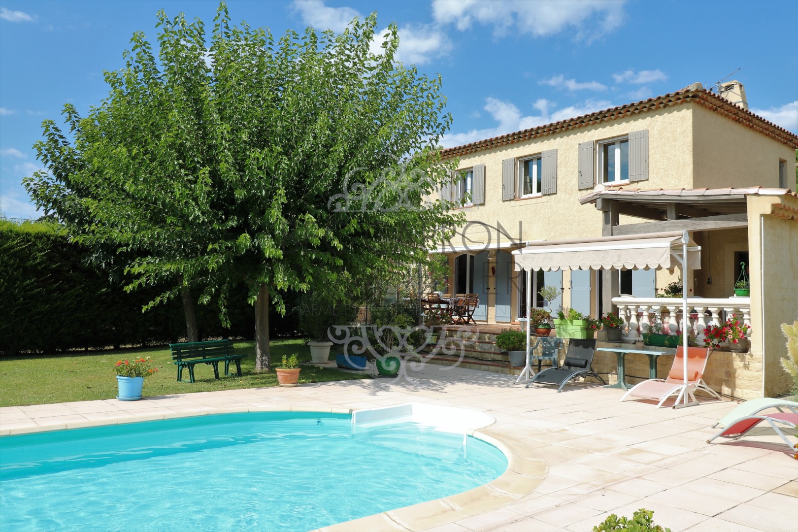 Luxury villa for sale in Rognes