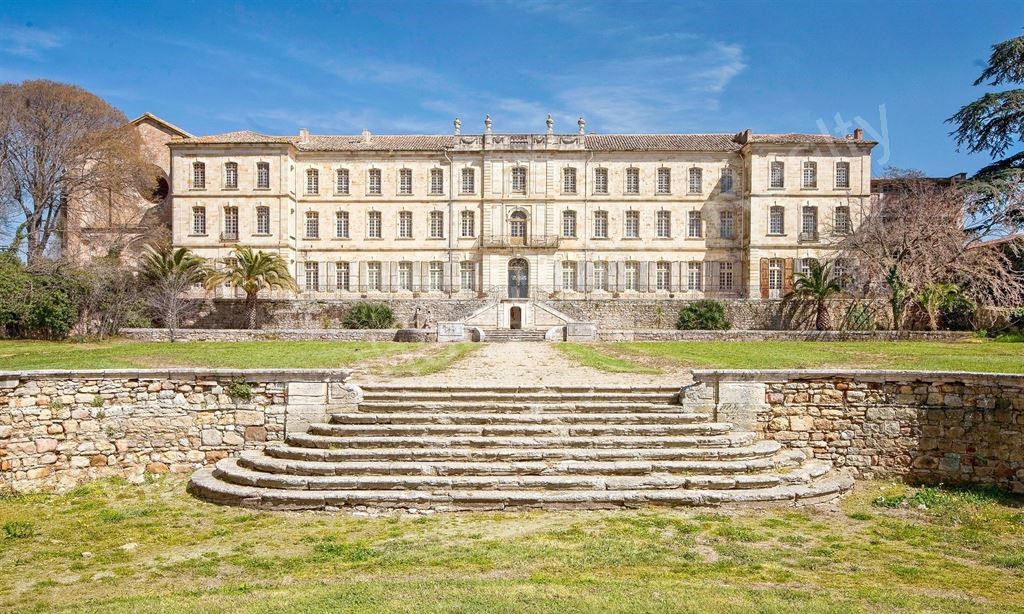 Castle for sale in the district Nord