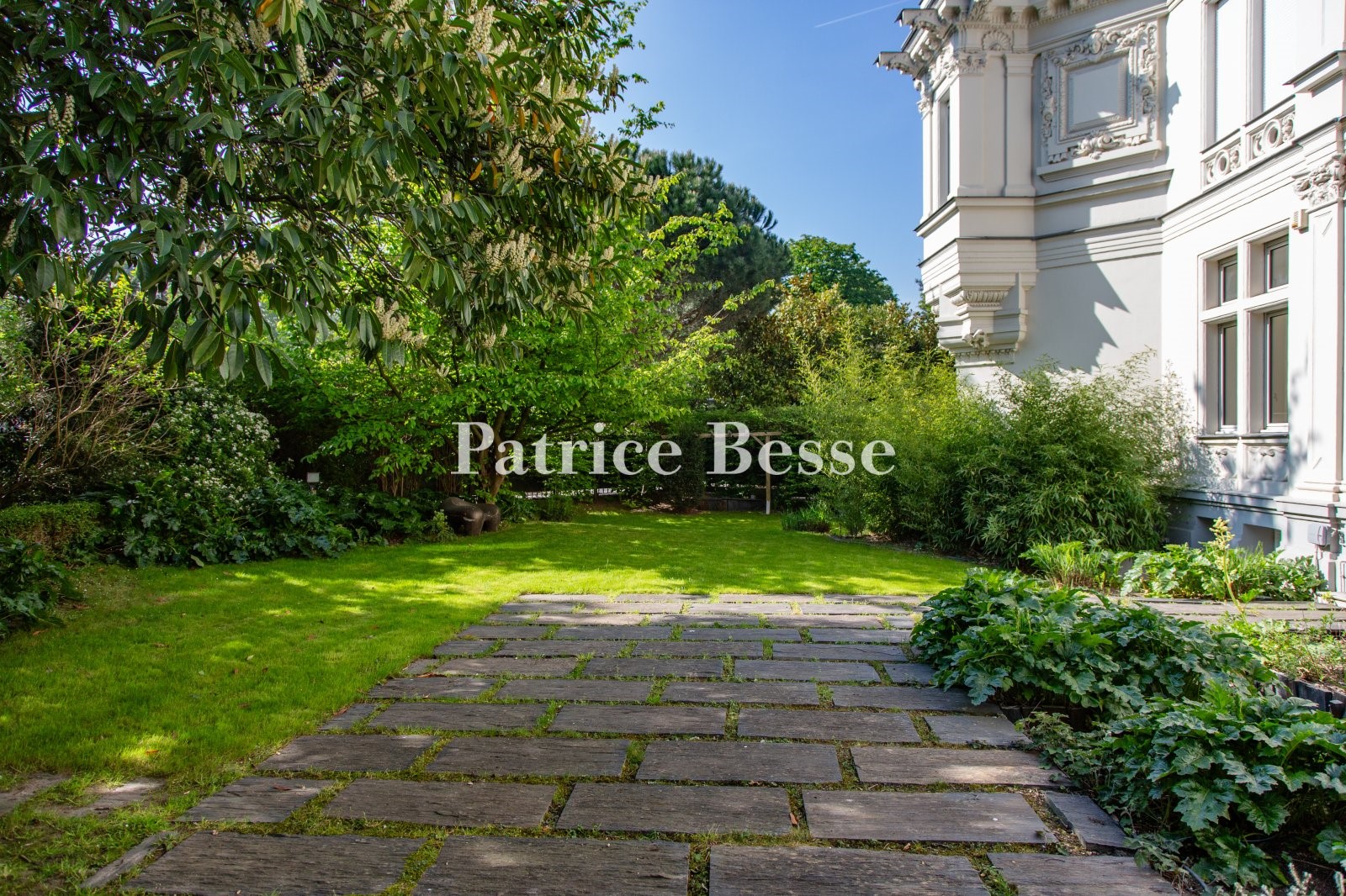 Luxury apartment for sale in the district Saint James-Général Koenig