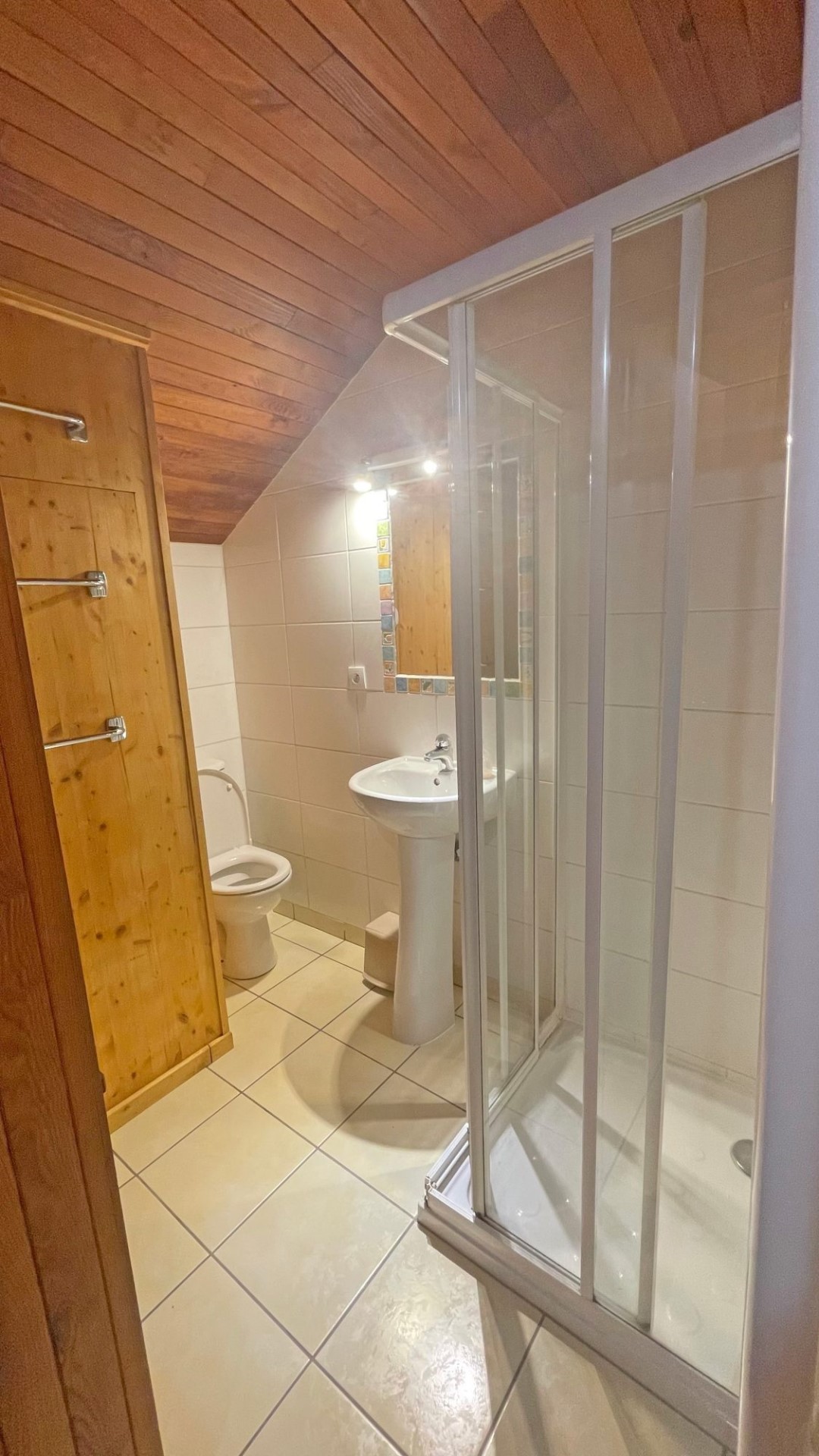 Chalet familial 8 pièces - Proche centre village - Fort potentiel - Sous-sol complet à Samoëns (74330) — 12