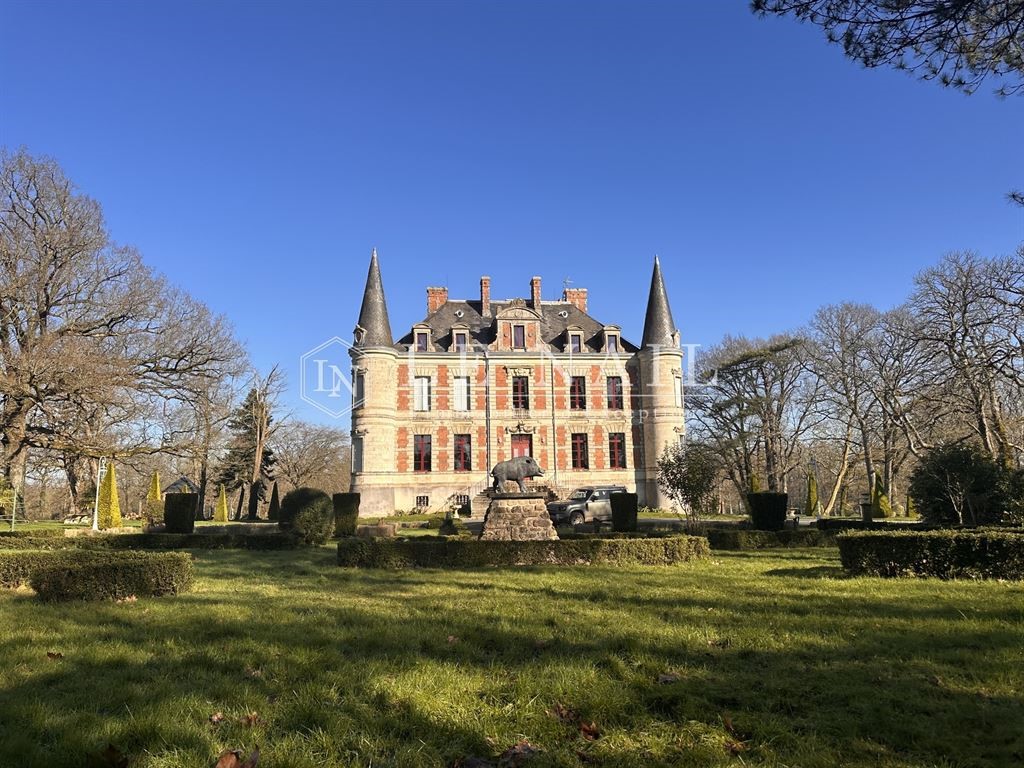 Château à vendre à Bournezeau