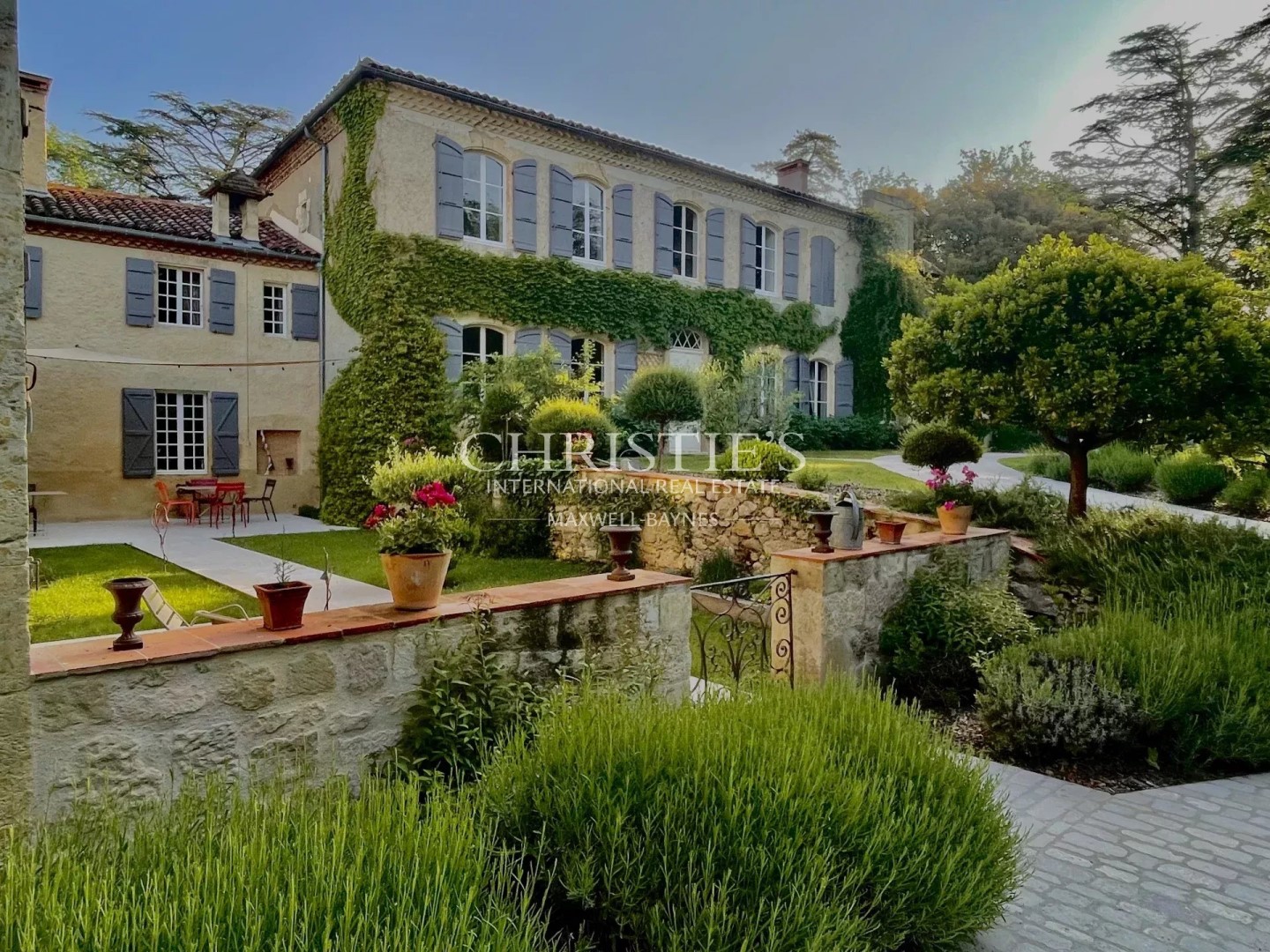 Manor house for sale in Auch