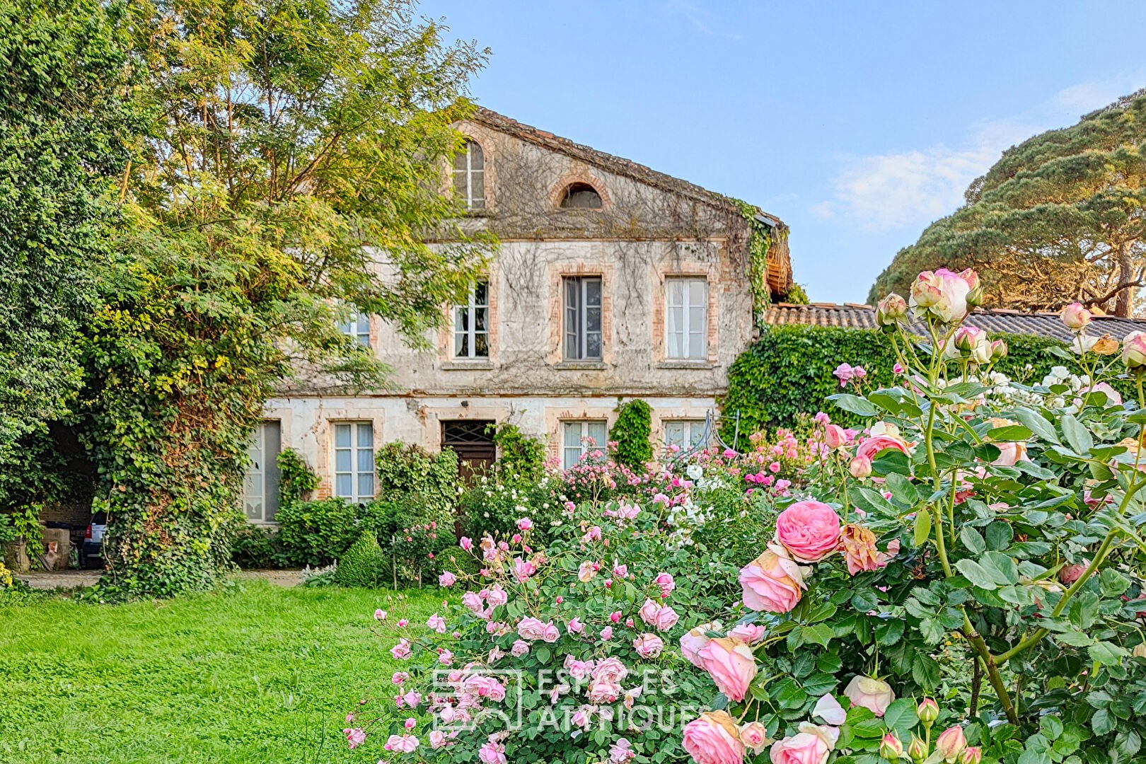Luxury house for sale in the district Boutbouilhes-Ox