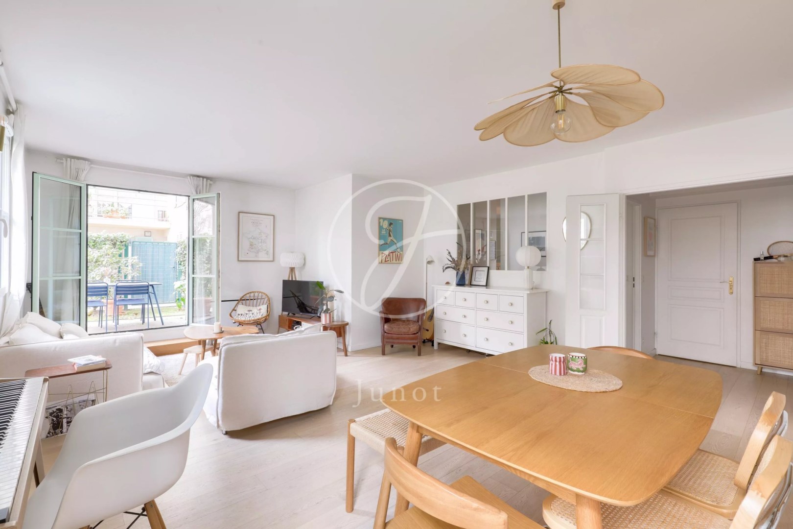 Luxury apartment for sale in the district Bord de Seine-Les Martinets