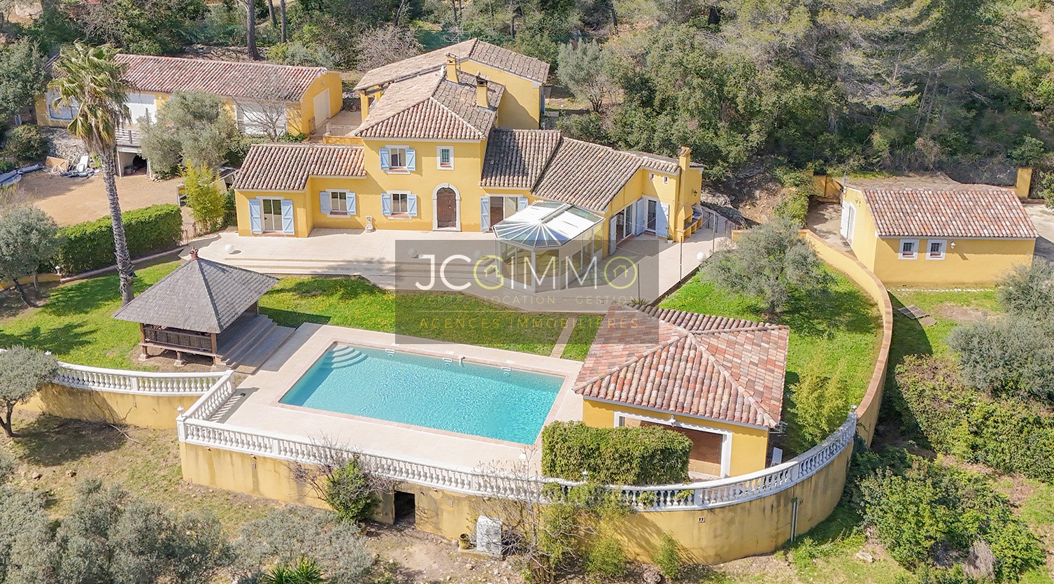 Town house for sale in Hyères
