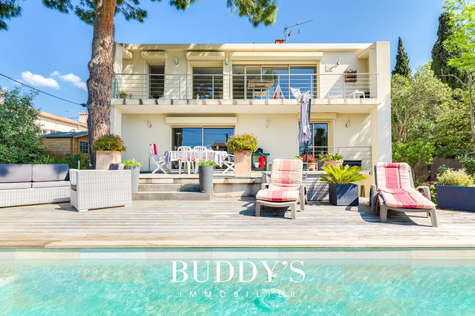 Villa de luxe à vendre dans le quartier Est