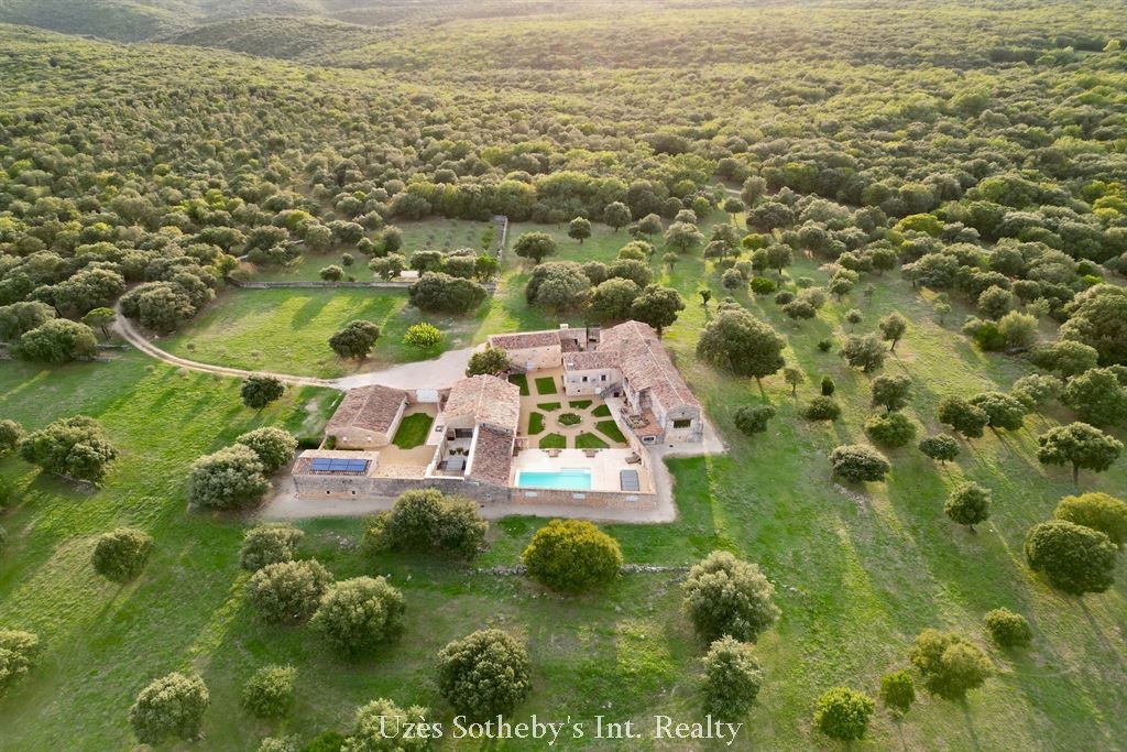 Farmhouse for sale in Uzès