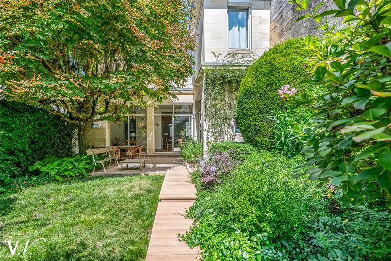 luxe huis te koop in Hôtel de Ville-Quinconce-Saint Seurin-Fondaudège