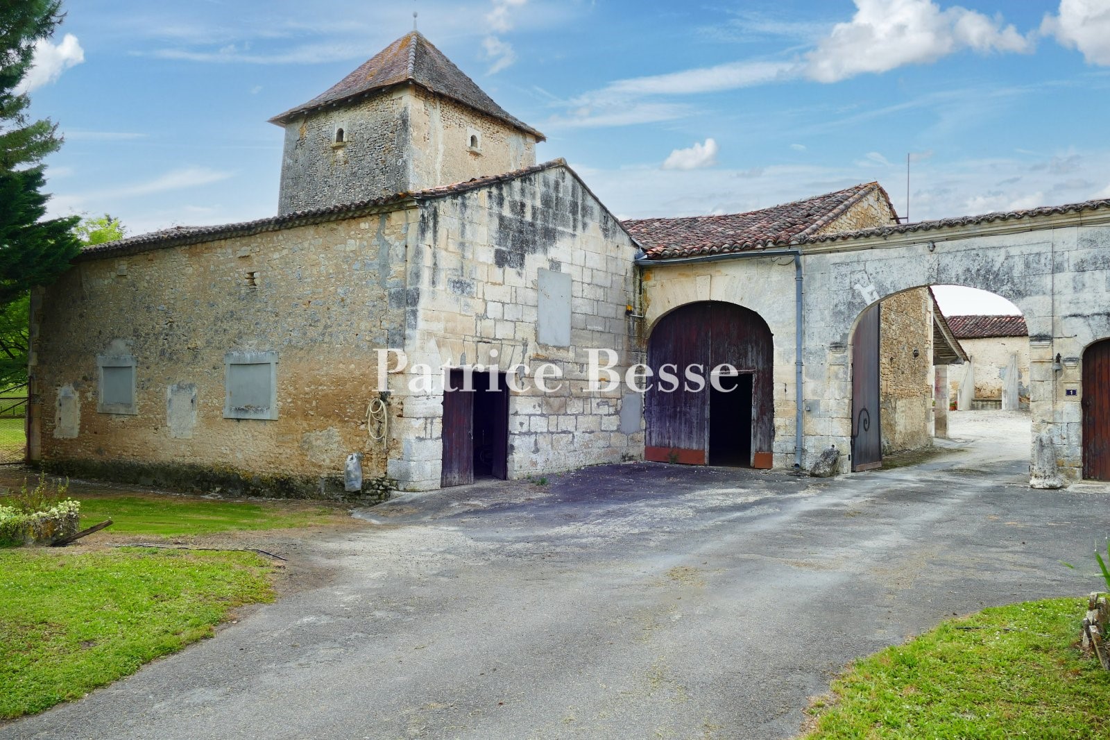 Manor house for sale in Villebois-Lavalette