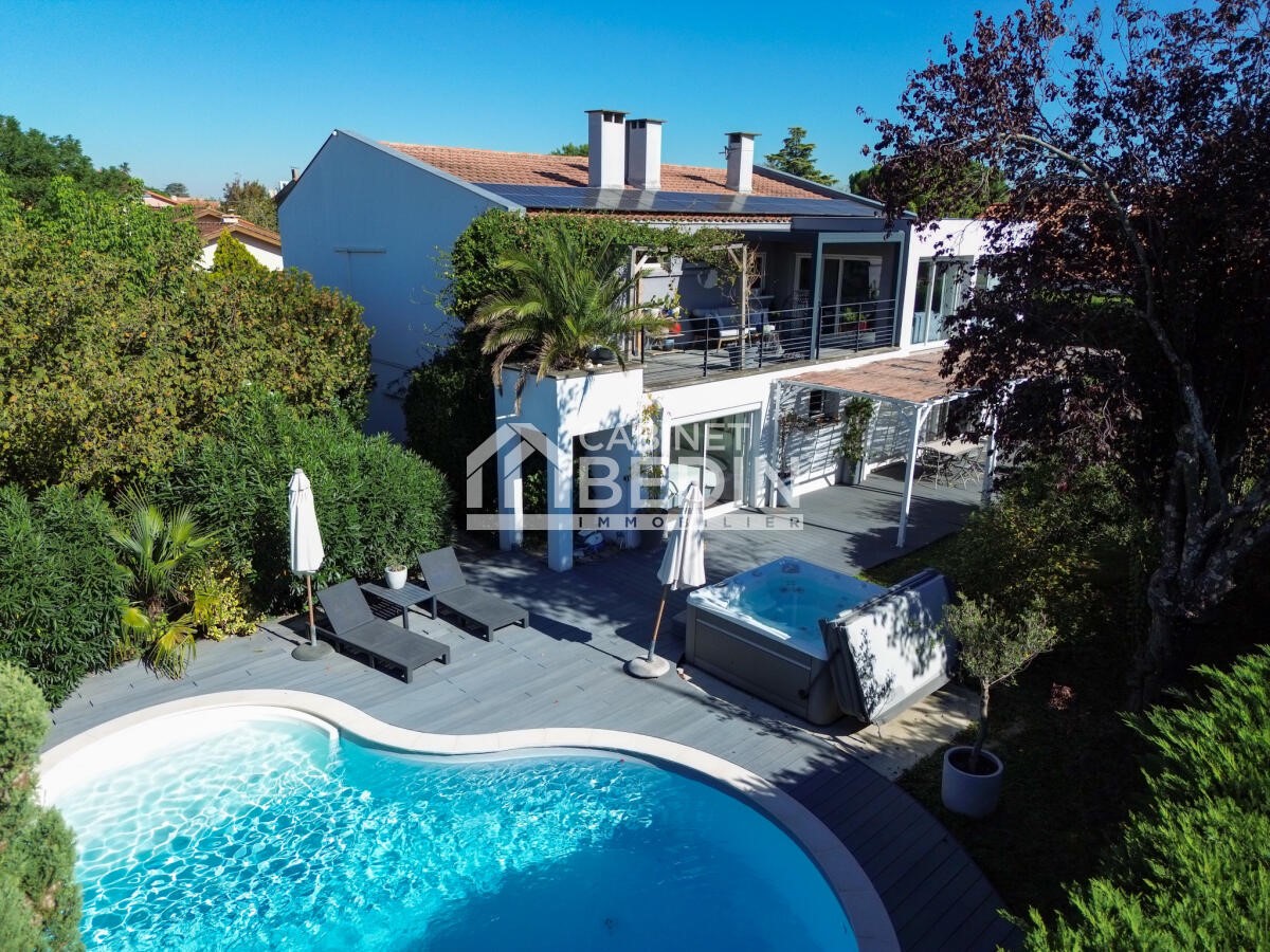 Contemporary house for sale in the district Grenade