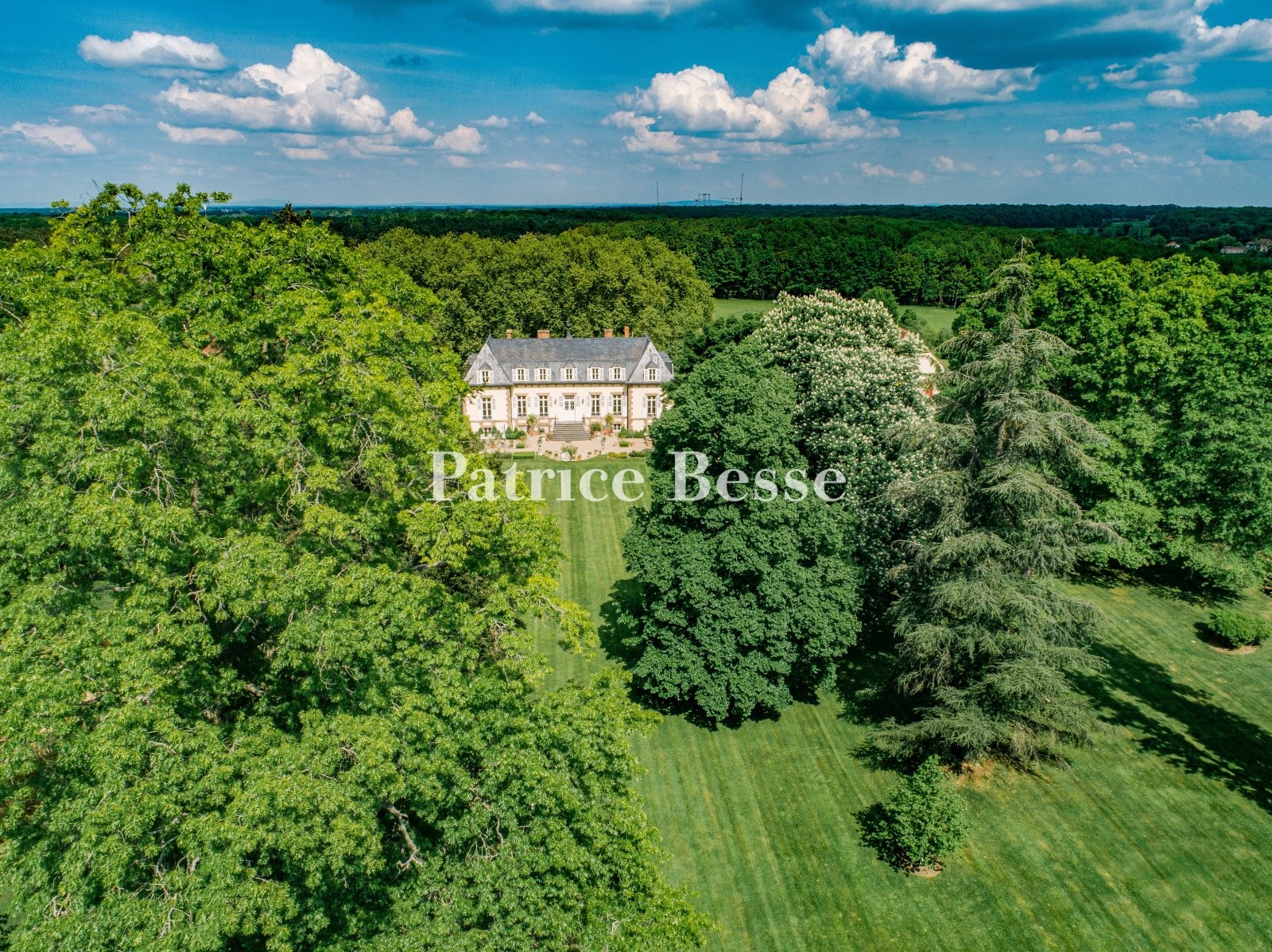 Traditional property for sale in Moulins