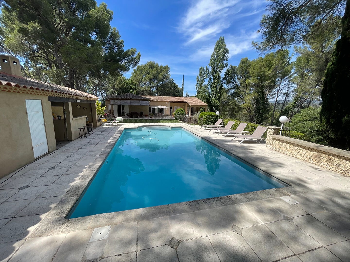 Maison de luxe à vendre dans le quartier Grand Sud- Aix la Duranne